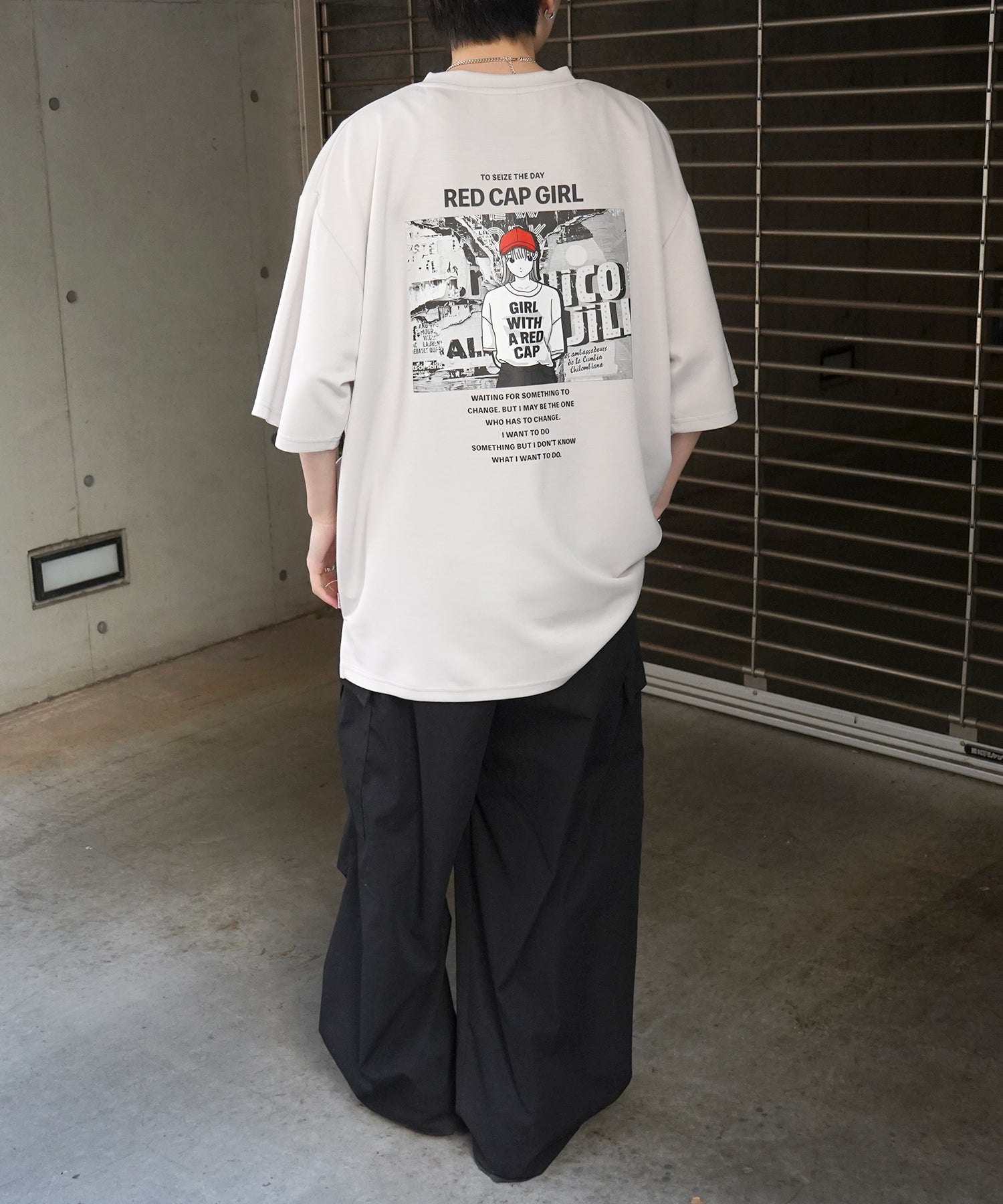【RED CAP GIRL】 バックイラスト / バック転写 ワンポイント刺繍 ドレープとろみ ポンチ ビッグシルエットプリントTシャツ 25SS