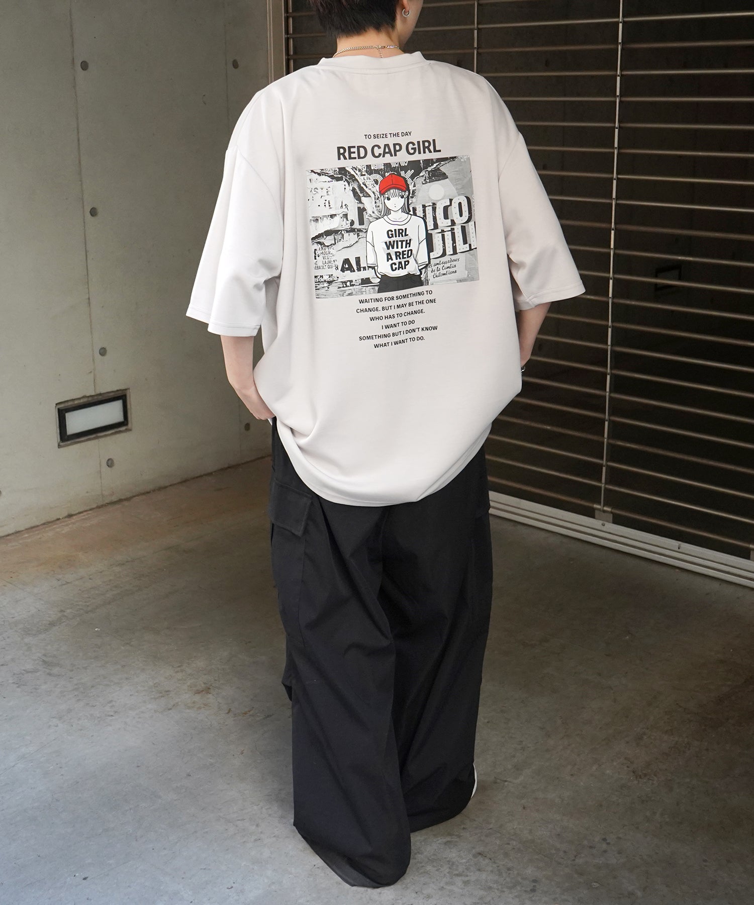 【RED CAP GIRL】 バックイラスト / バック転写 ワンポイント刺繍 ドレープとろみ ポンチ ビッグシルエットプリントTシャツ 25SS