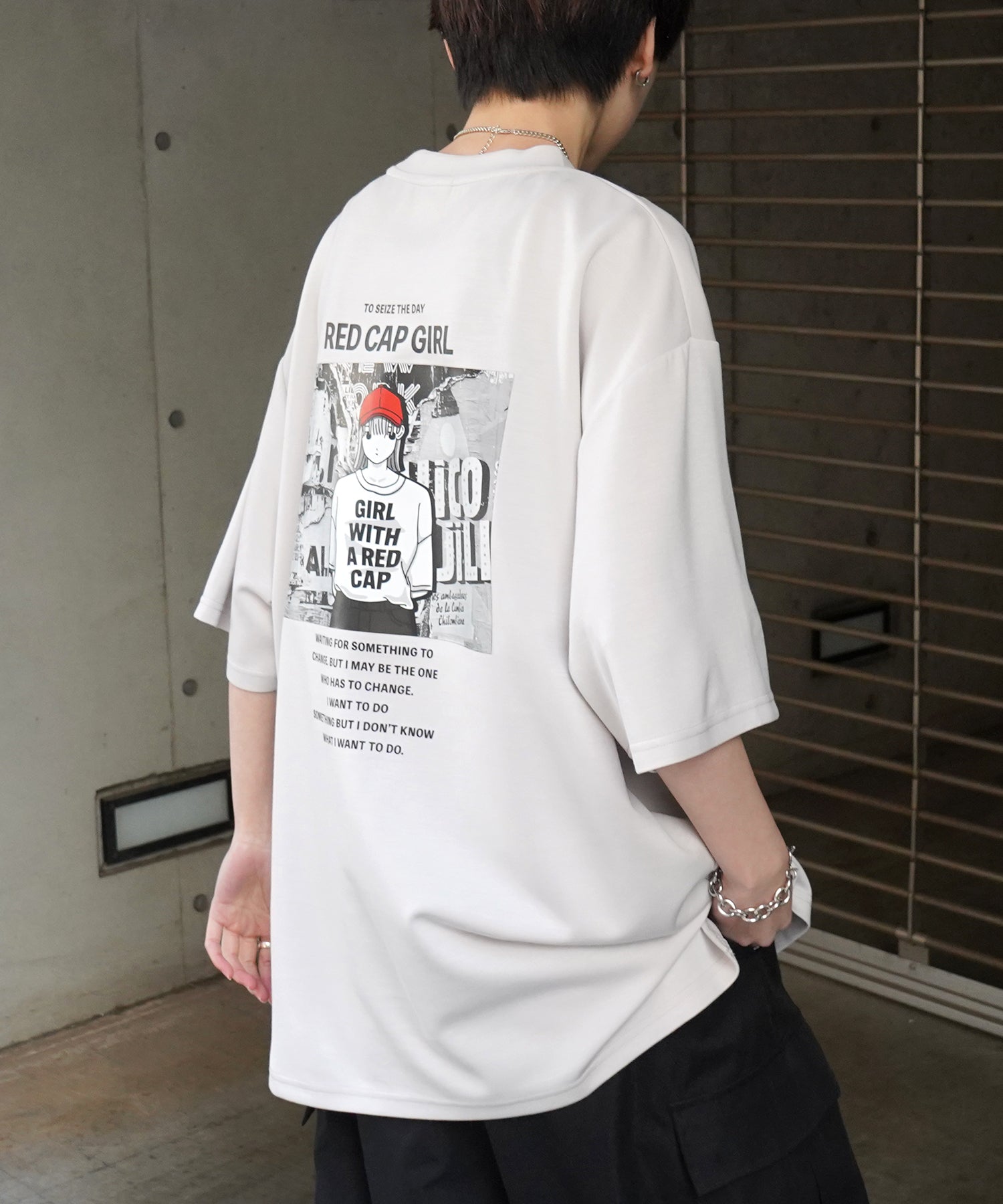 【RED CAP GIRL】 バックイラスト / バック転写 ワンポイント刺繍 ドレープとろみ ポンチ ビッグシルエットプリントTシャツ 25SS