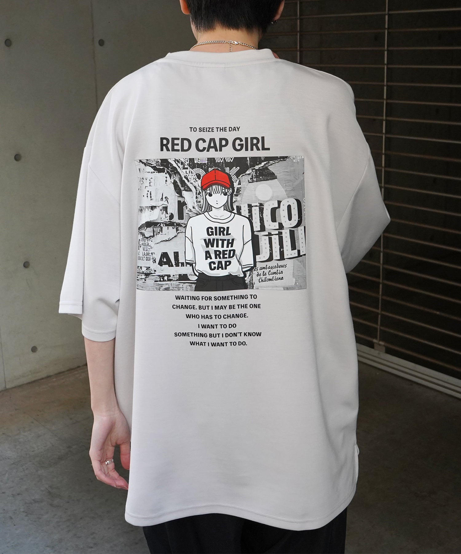 【RED CAP GIRL】 バックイラスト / バック転写 ワンポイント刺繍 ドレープとろみ ポンチ ビッグシルエットプリントTシャツ 25SS