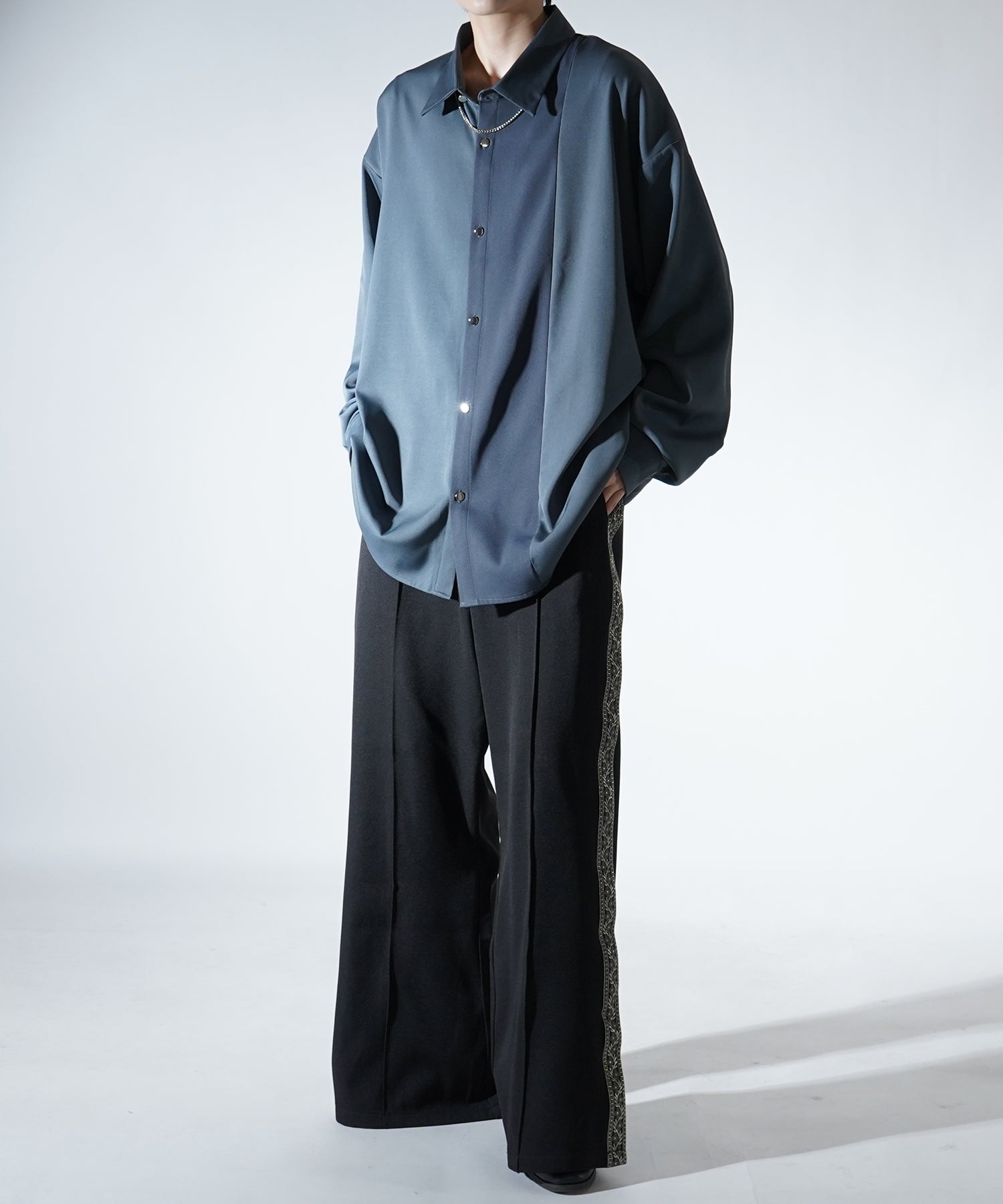 アシンメトリーキリカエ ドレープとろみ ビッグシルエット長袖シャツ