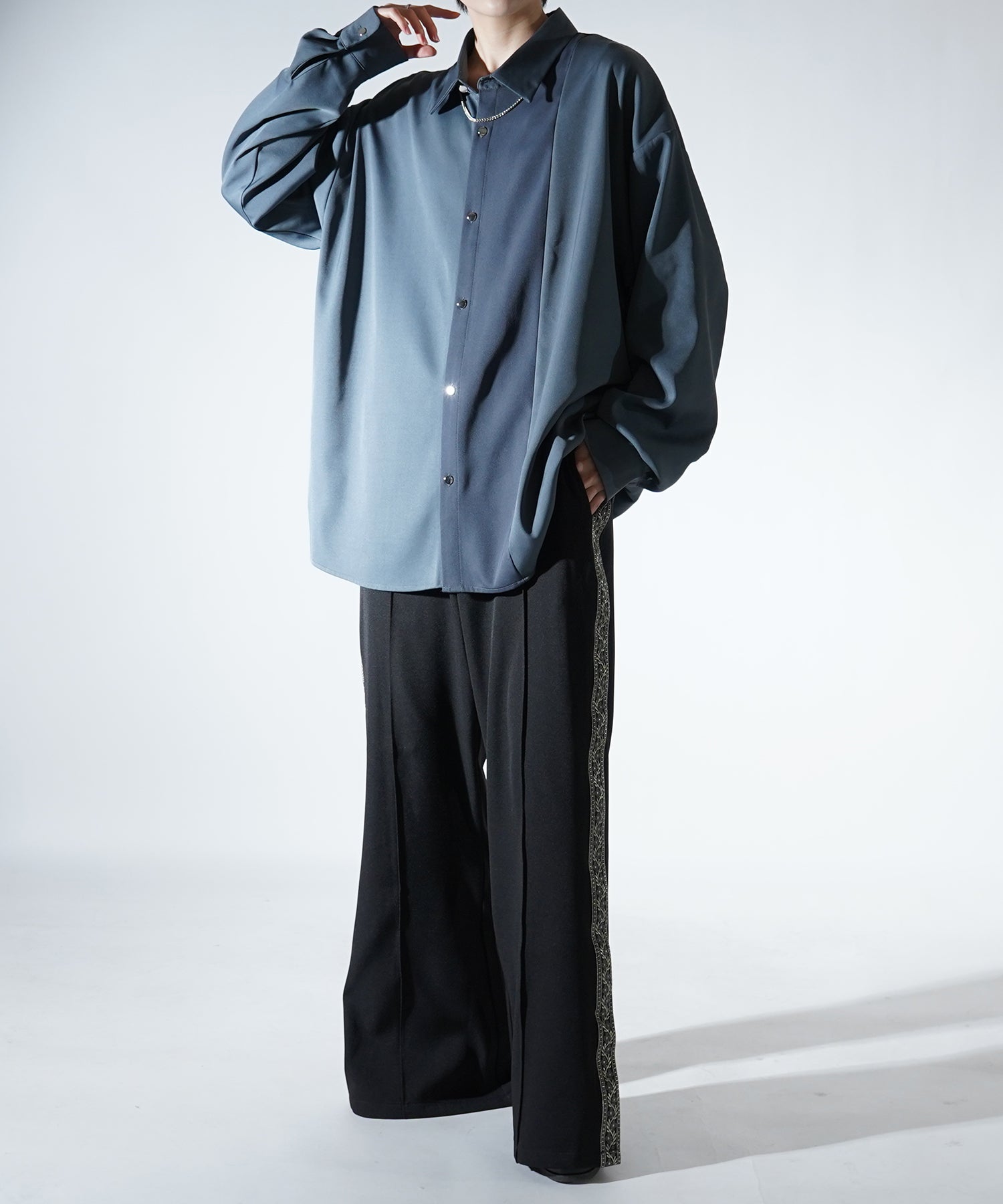 アシンメトリーキリカエ ドレープとろみ ビッグシルエット長袖シャツ