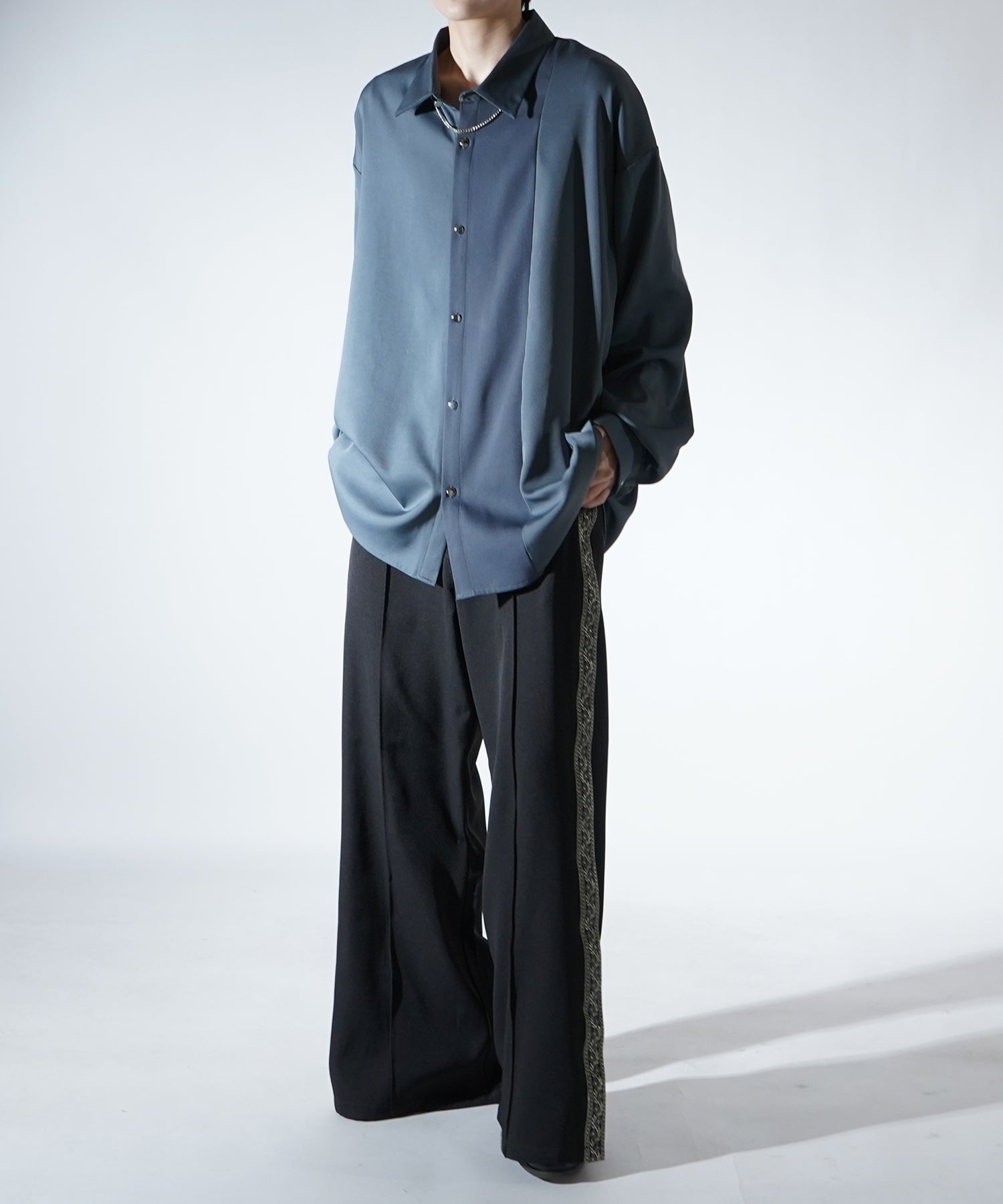 アシンメトリーキリカエ ドレープとろみ ビッグシルエット長袖シャツ