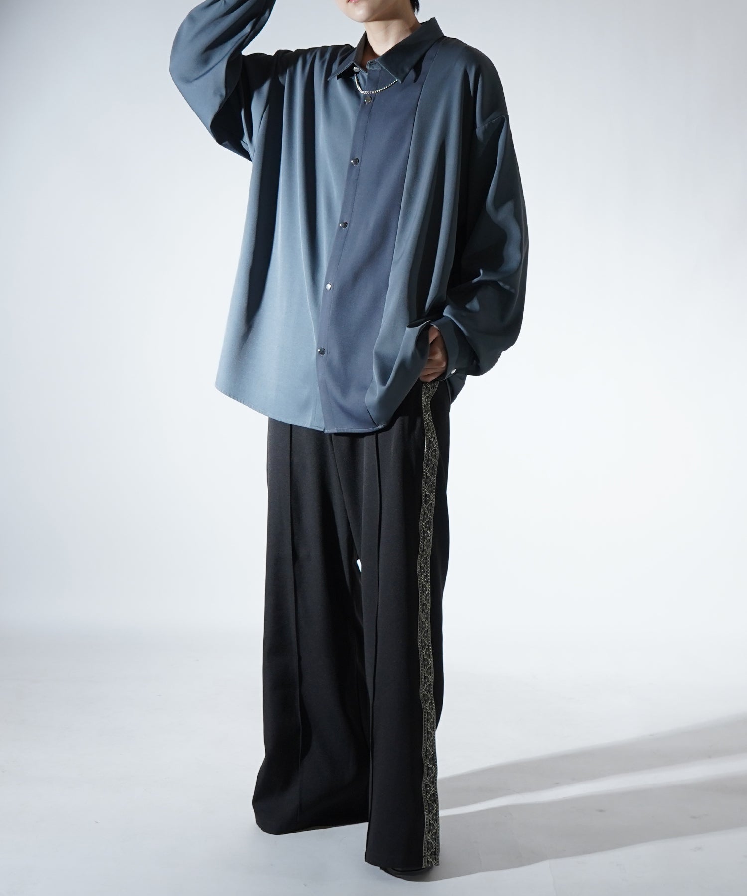 アシンメトリーキリカエ ドレープとろみ ビッグシルエット長袖シャツ