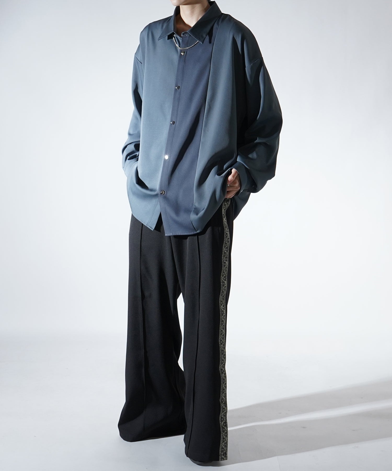 アシンメトリーキリカエ ドレープとろみ ビッグシルエット長袖シャツ