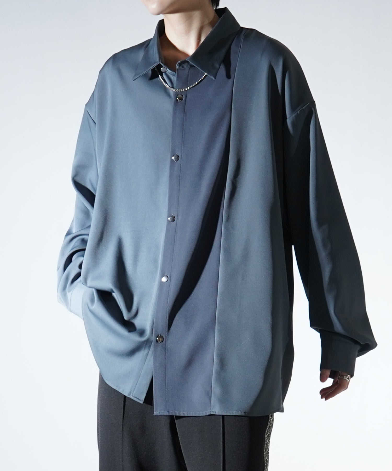 アシンメトリーキリカエ ドレープとろみ ビッグシルエット長袖シャツ