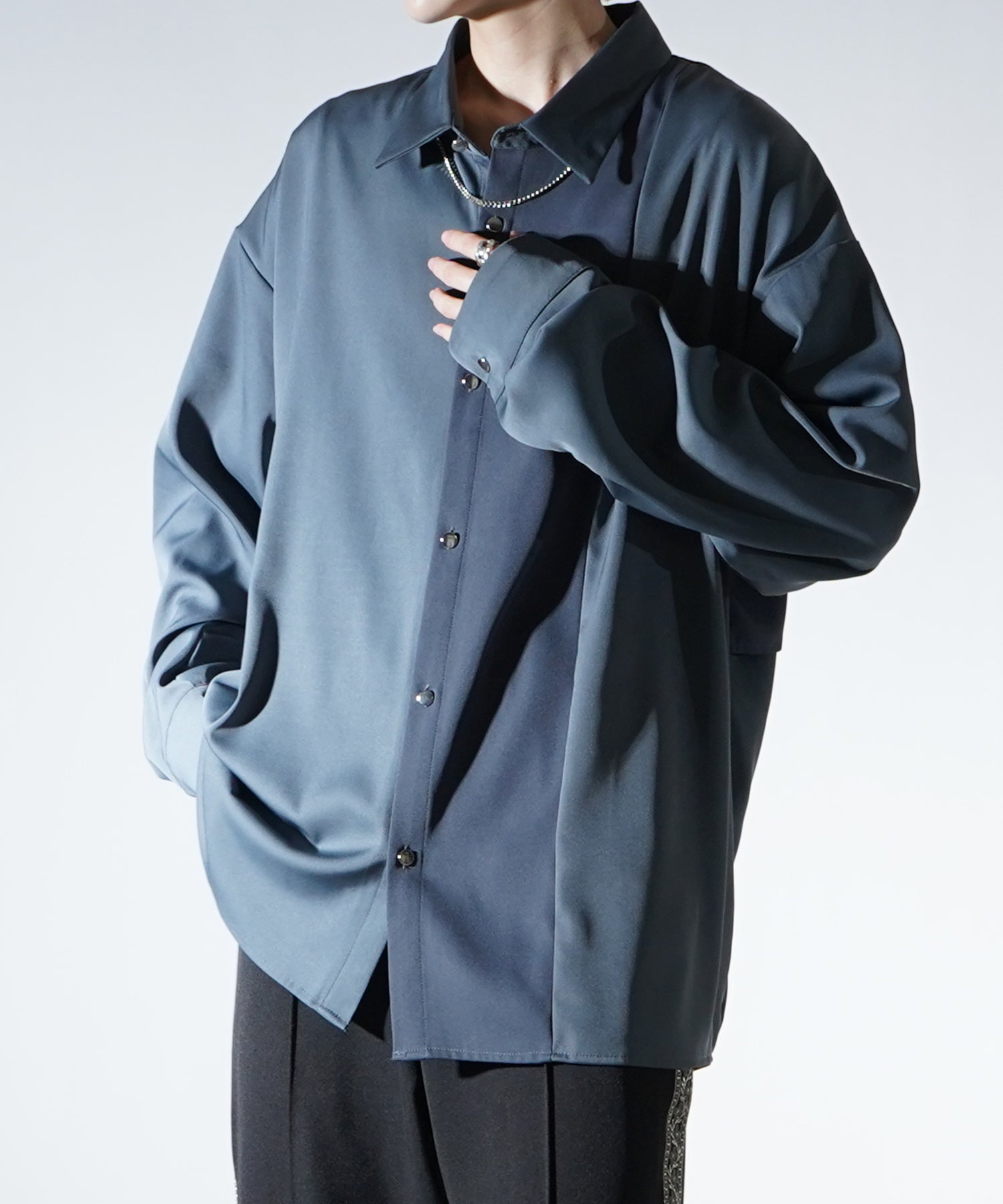 アシンメトリーキリカエ ドレープとろみ ビッグシルエット長袖シャツ