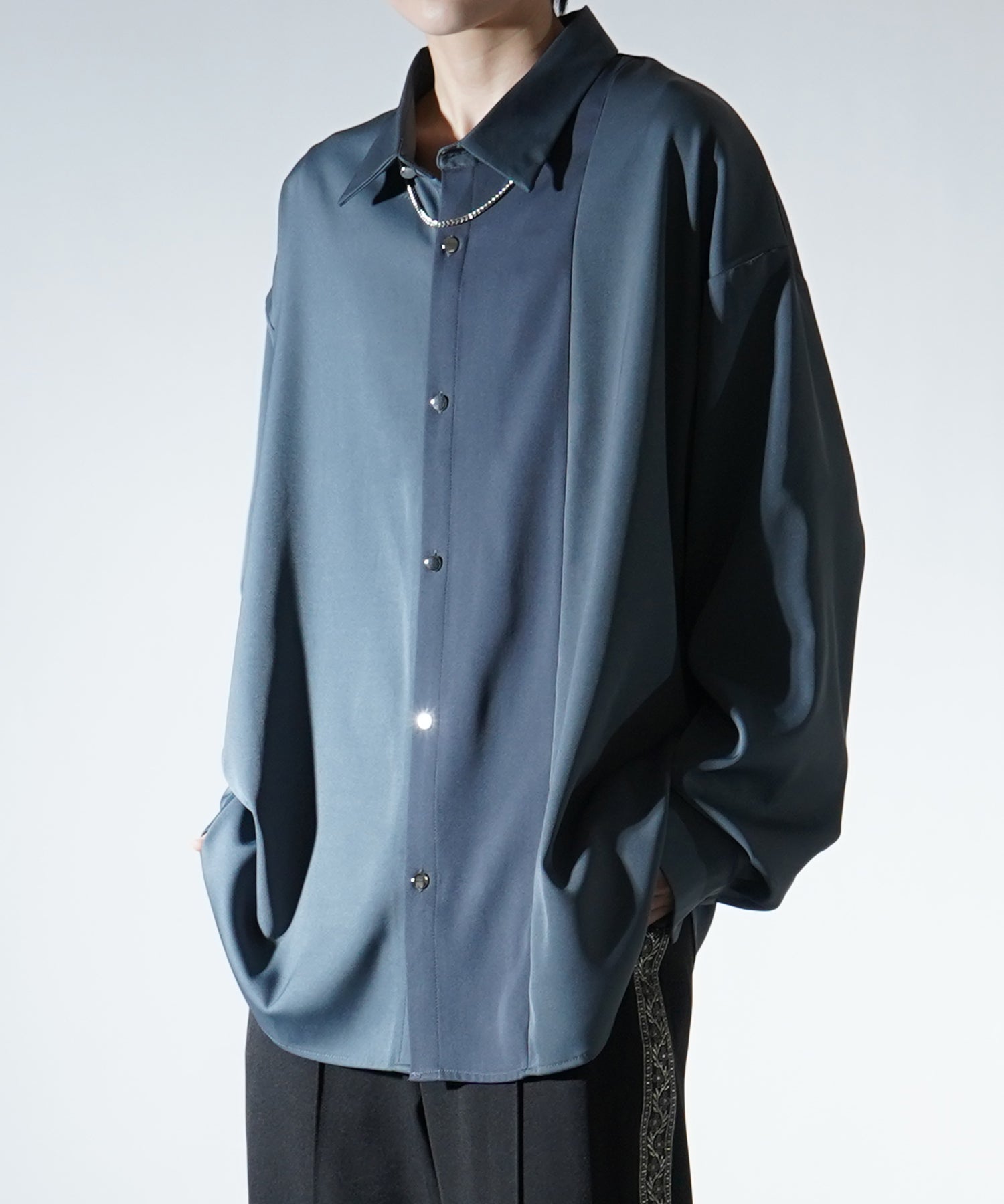 アシンメトリーキリカエ ドレープとろみ ビッグシルエット長袖シャツ