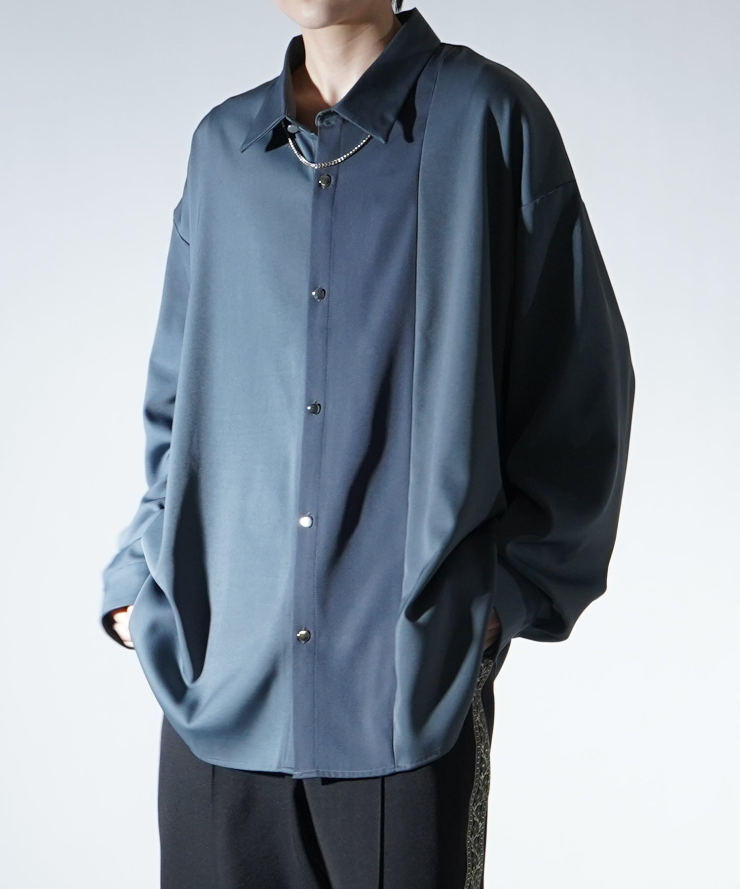 アシンメトリーキリカエ ドレープとろみ ビッグシルエット長袖シャツ