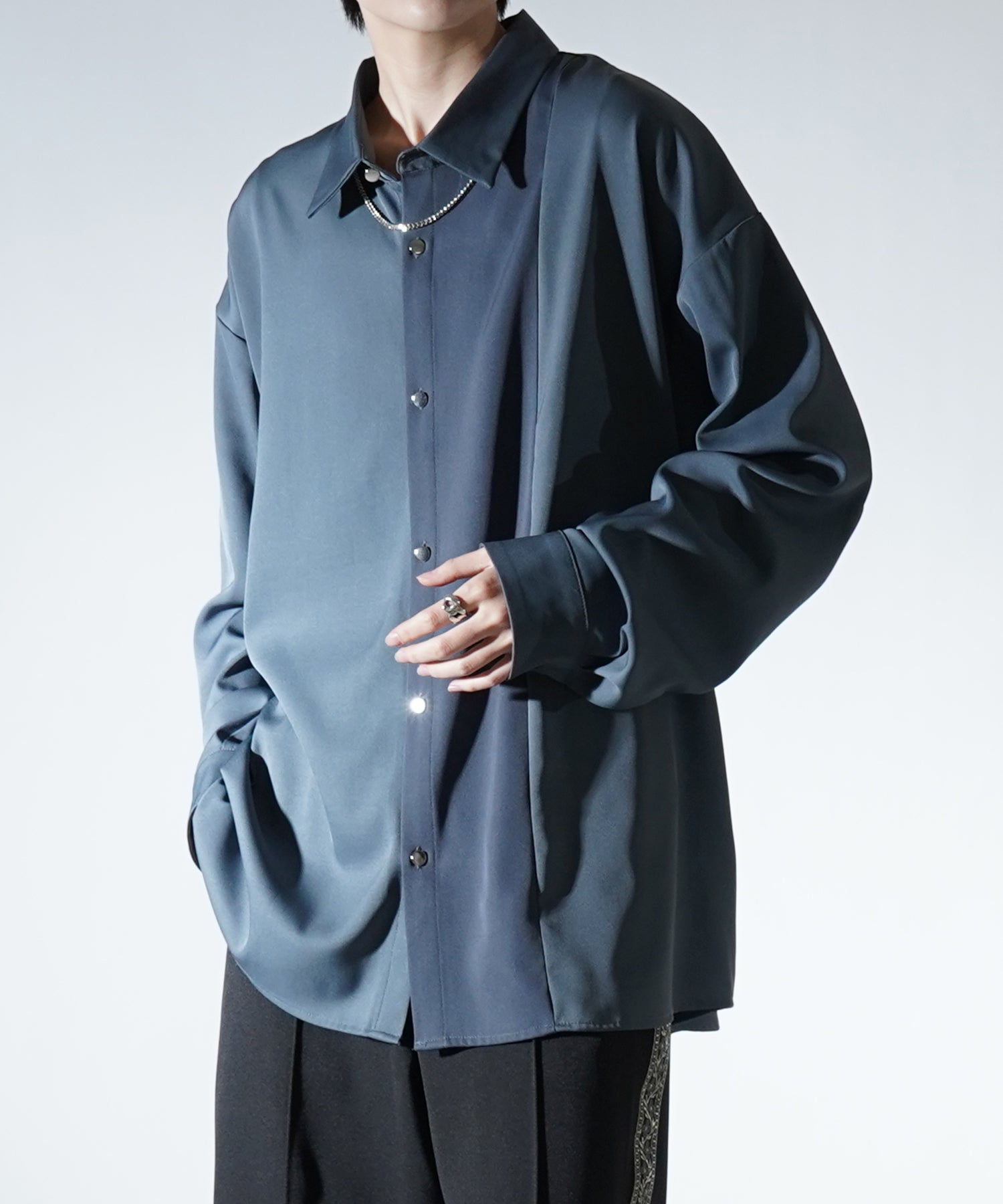 アシンメトリーキリカエ ドレープとろみ ビッグシルエット長袖シャツ