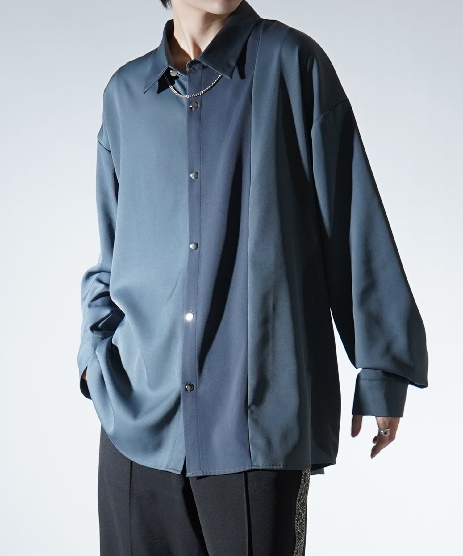 アシンメトリーキリカエ ドレープとろみ ビッグシルエット長袖シャツ