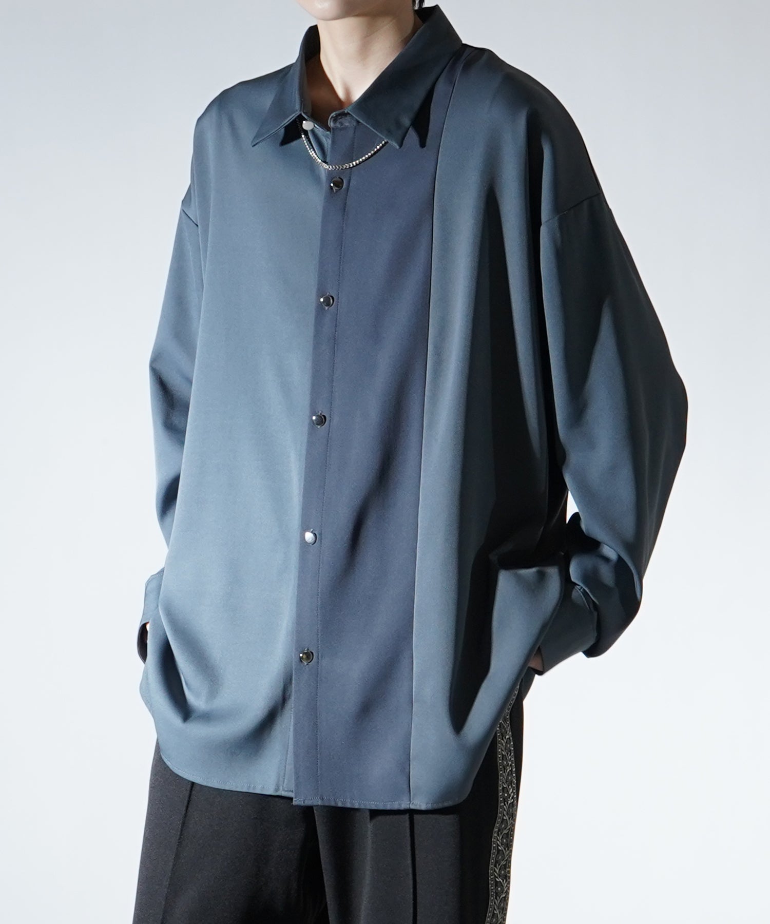アシンメトリーキリカエ ドレープとろみ ビッグシルエット長袖シャツ