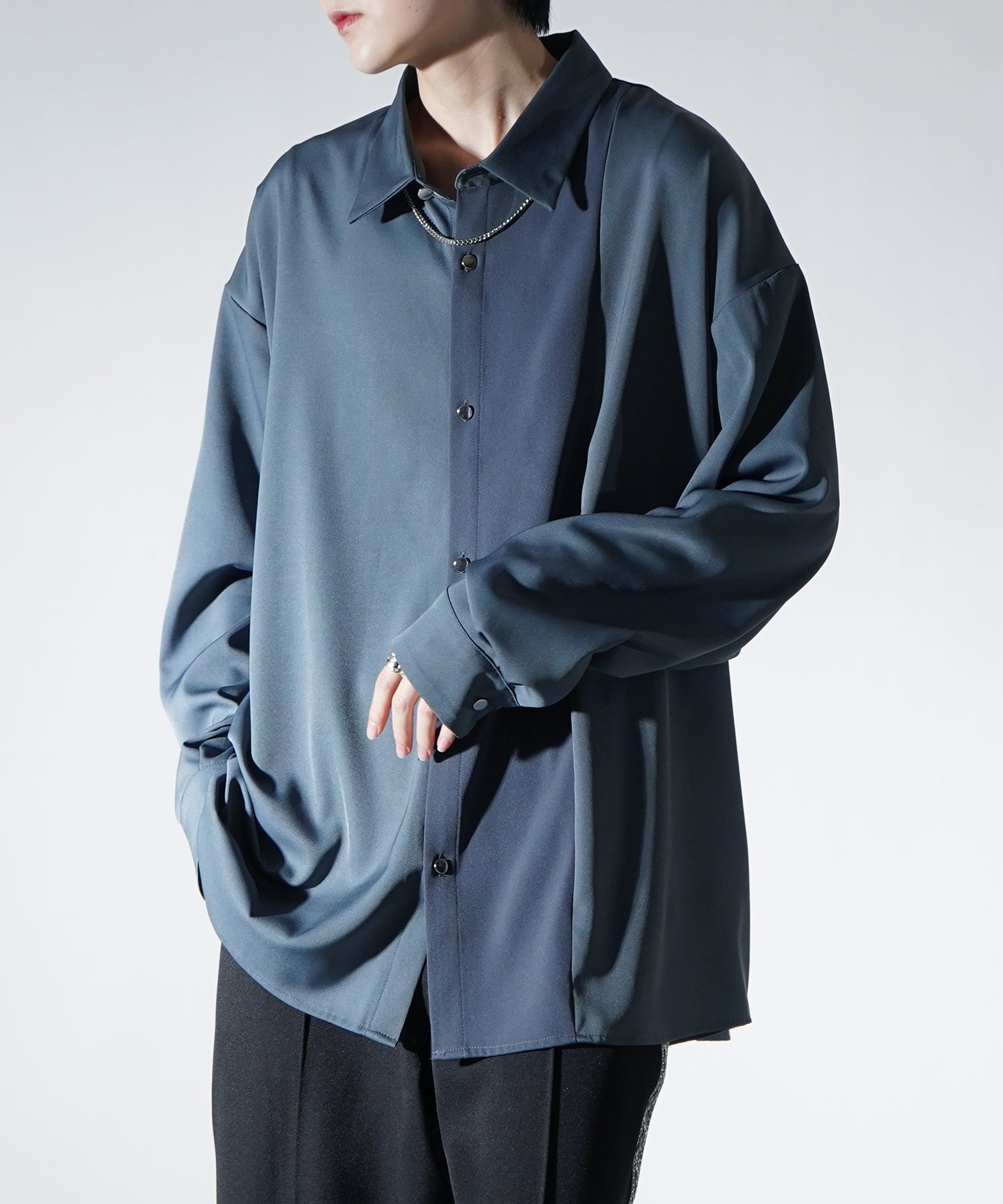 アシンメトリーキリカエ ドレープとろみ ビッグシルエット長袖シャツ