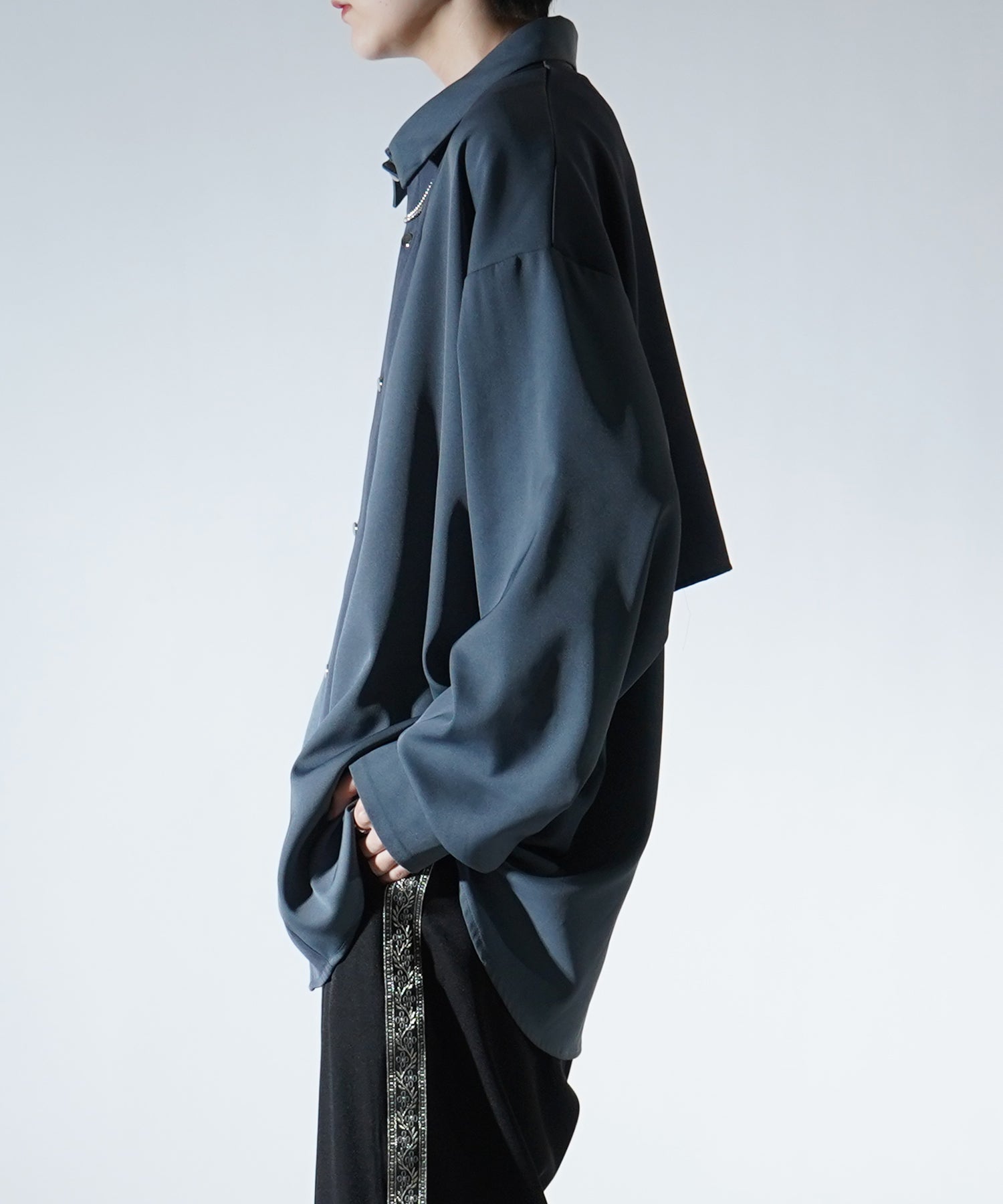 アシンメトリーキリカエ ドレープとろみ ビッグシルエット長袖シャツ