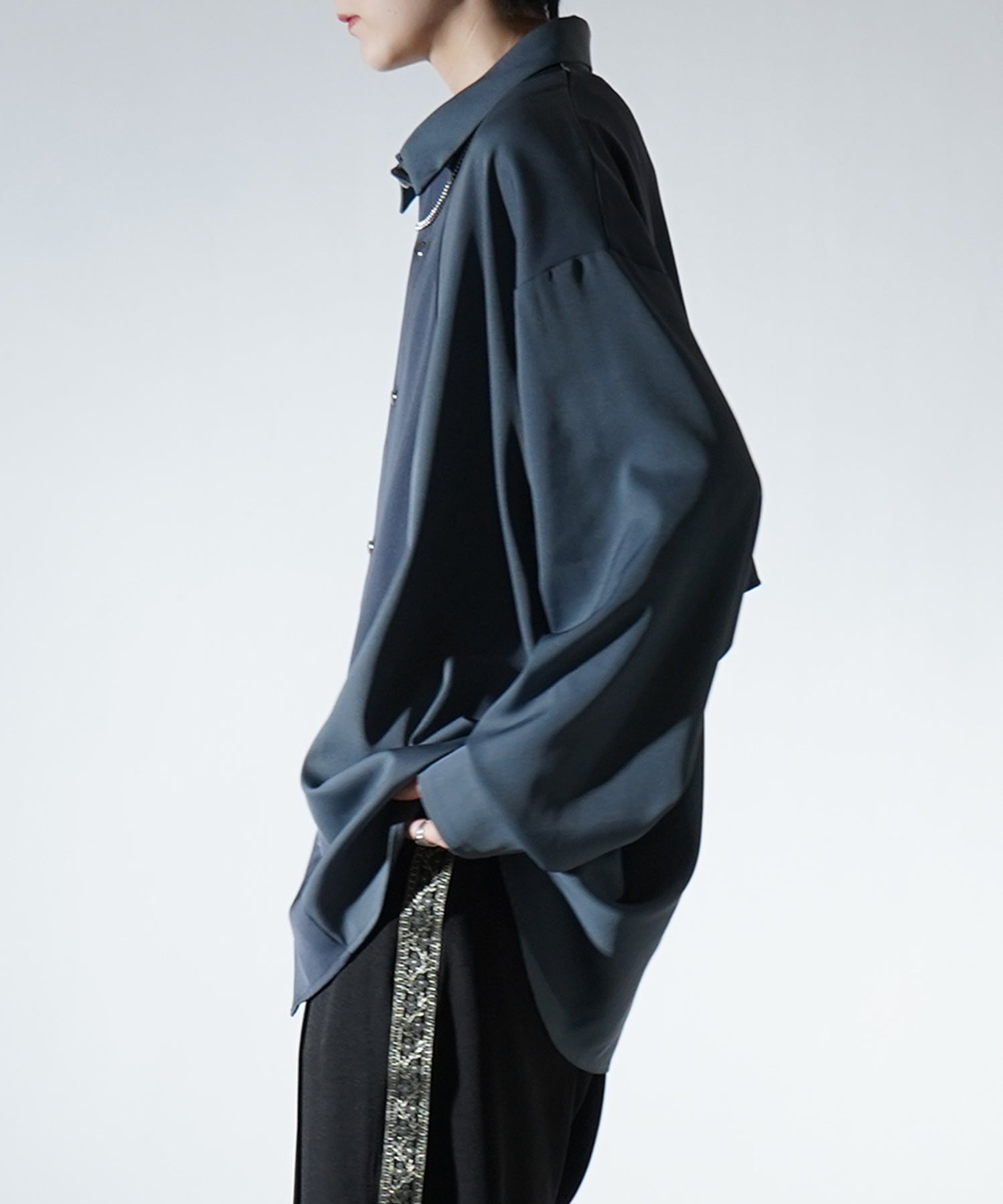 アシンメトリーキリカエ ドレープとろみ ビッグシルエット長袖シャツ