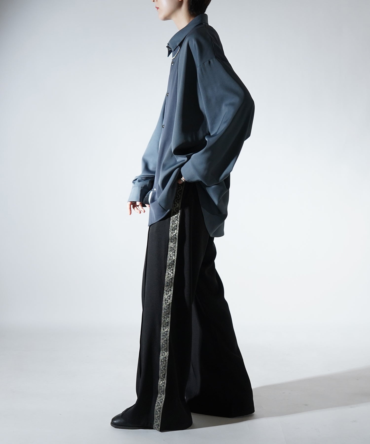 アシンメトリーキリカエ ドレープとろみ ビッグシルエット長袖シャツ