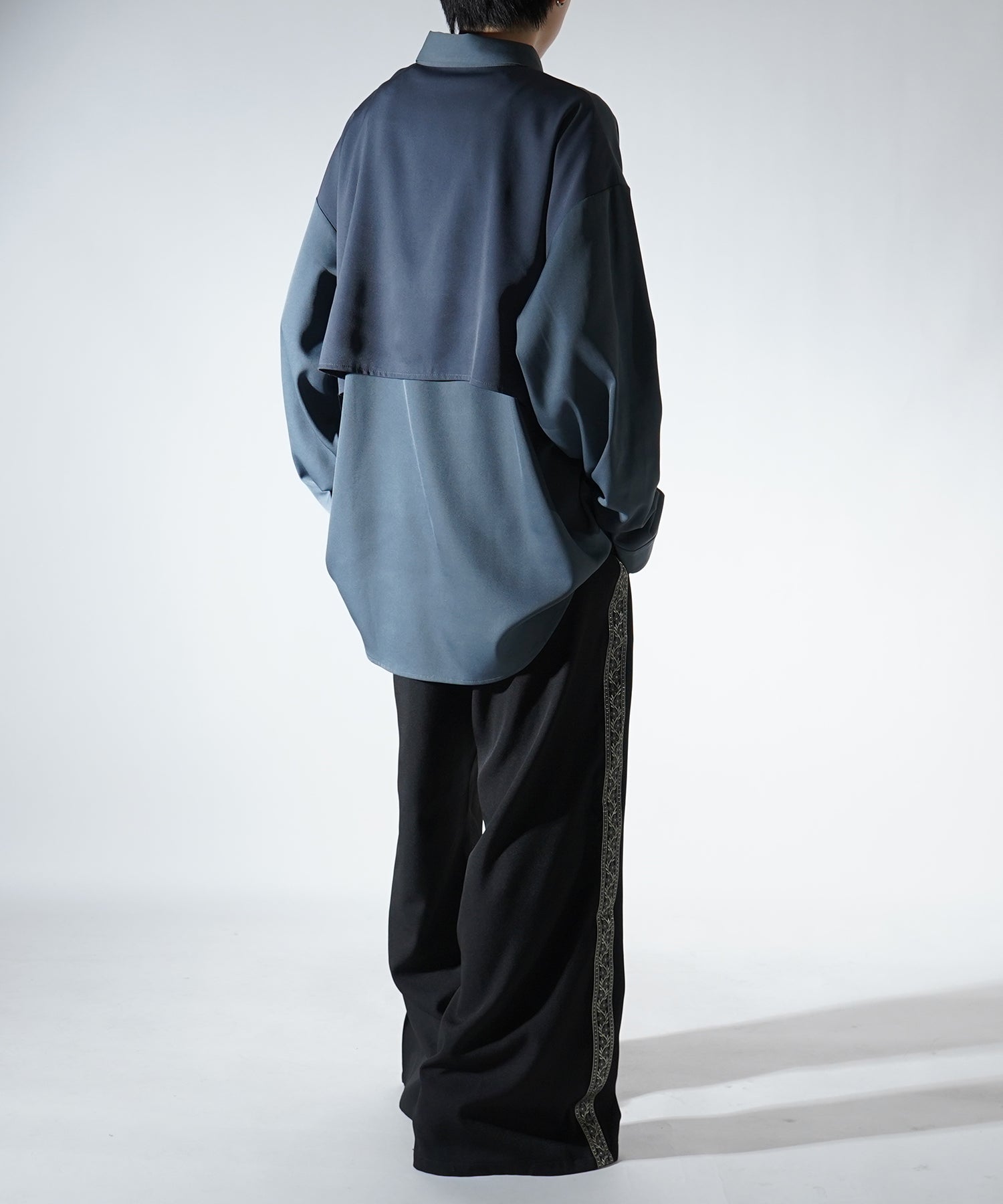 アシンメトリーキリカエ ドレープとろみ ビッグシルエット長袖シャツ