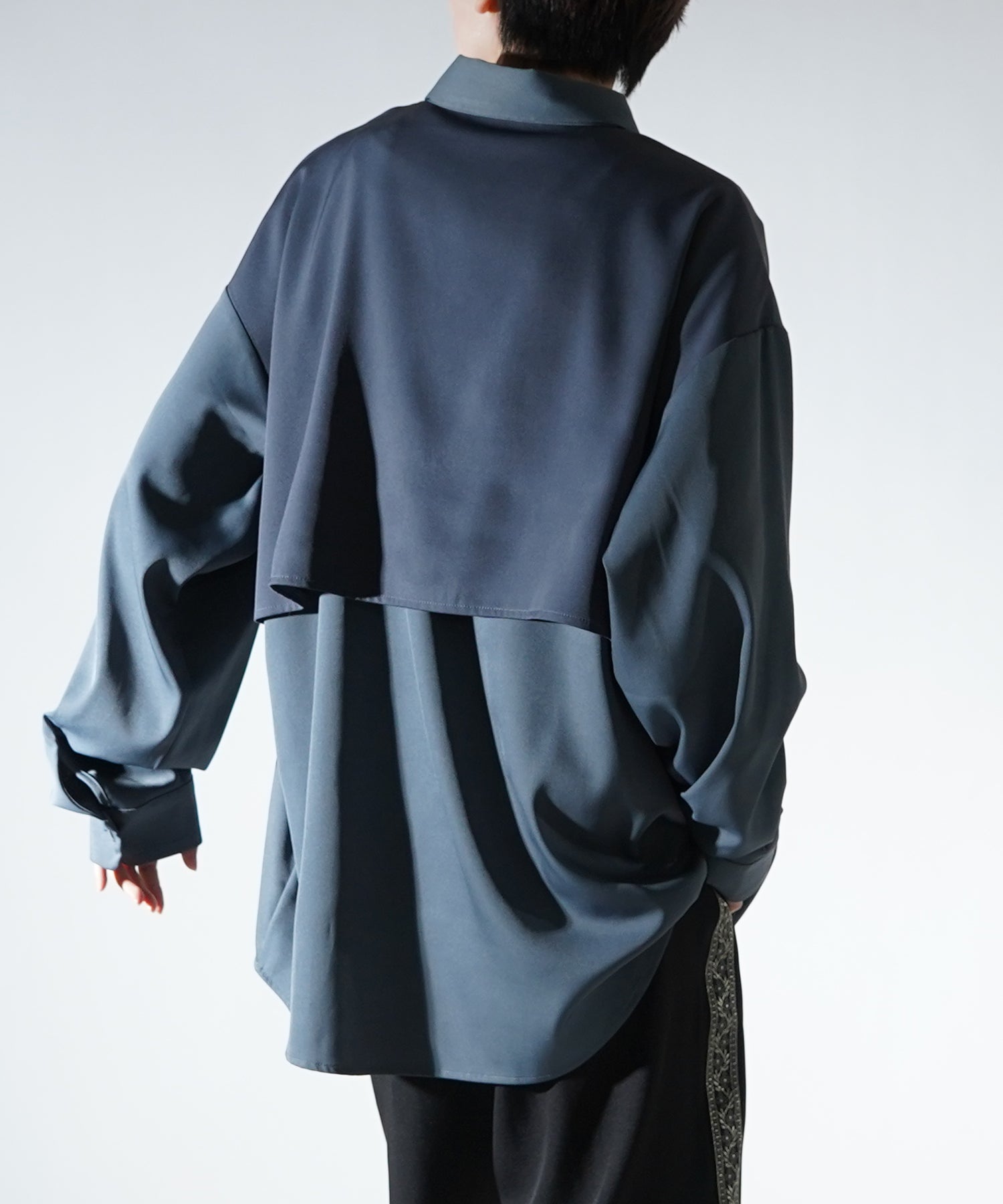 アシンメトリーキリカエ ドレープとろみ ビッグシルエット長袖シャツ