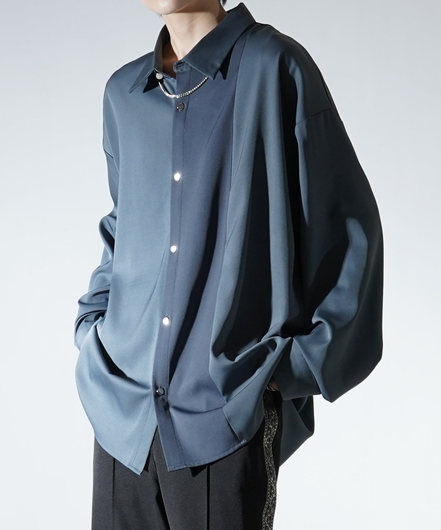 アシンメトリーキリカエ ドレープとろみ ビッグシルエット長袖シャツ