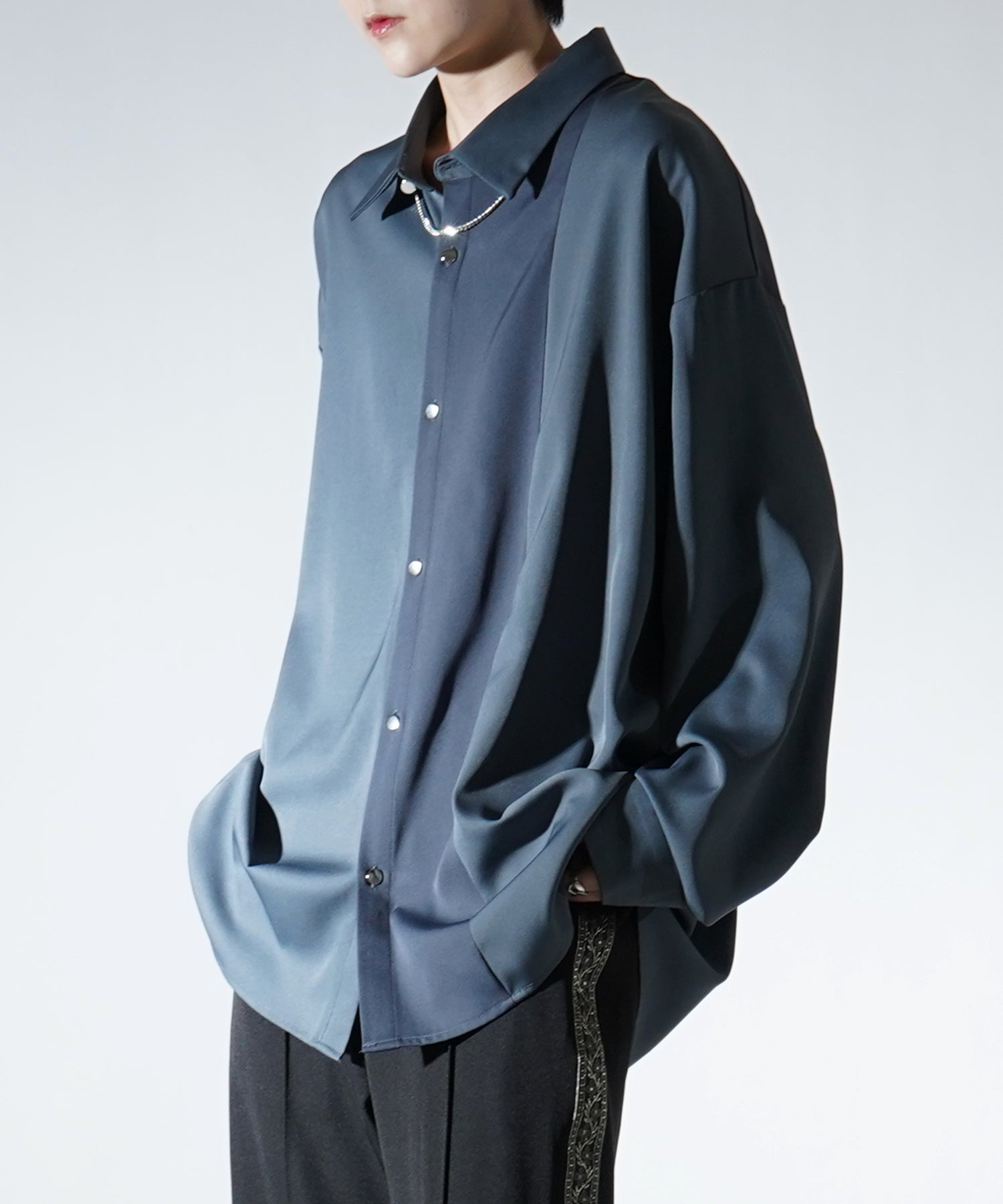 アシンメトリーキリカエ ドレープとろみ ビッグシルエット長袖シャツ