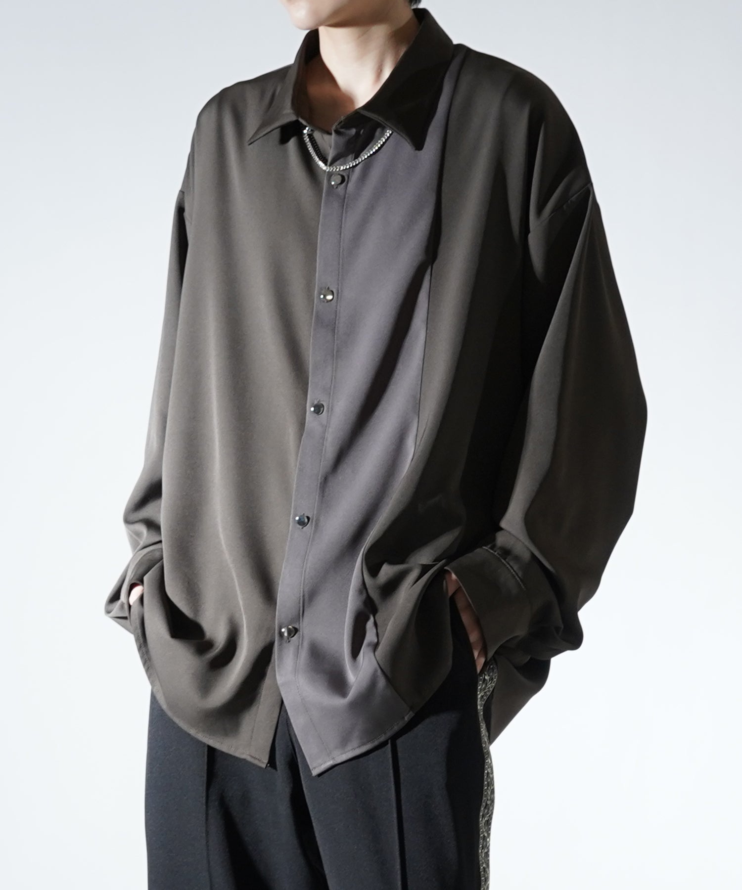 アシンメトリーキリカエ ドレープとろみ ビッグシルエット長袖シャツ