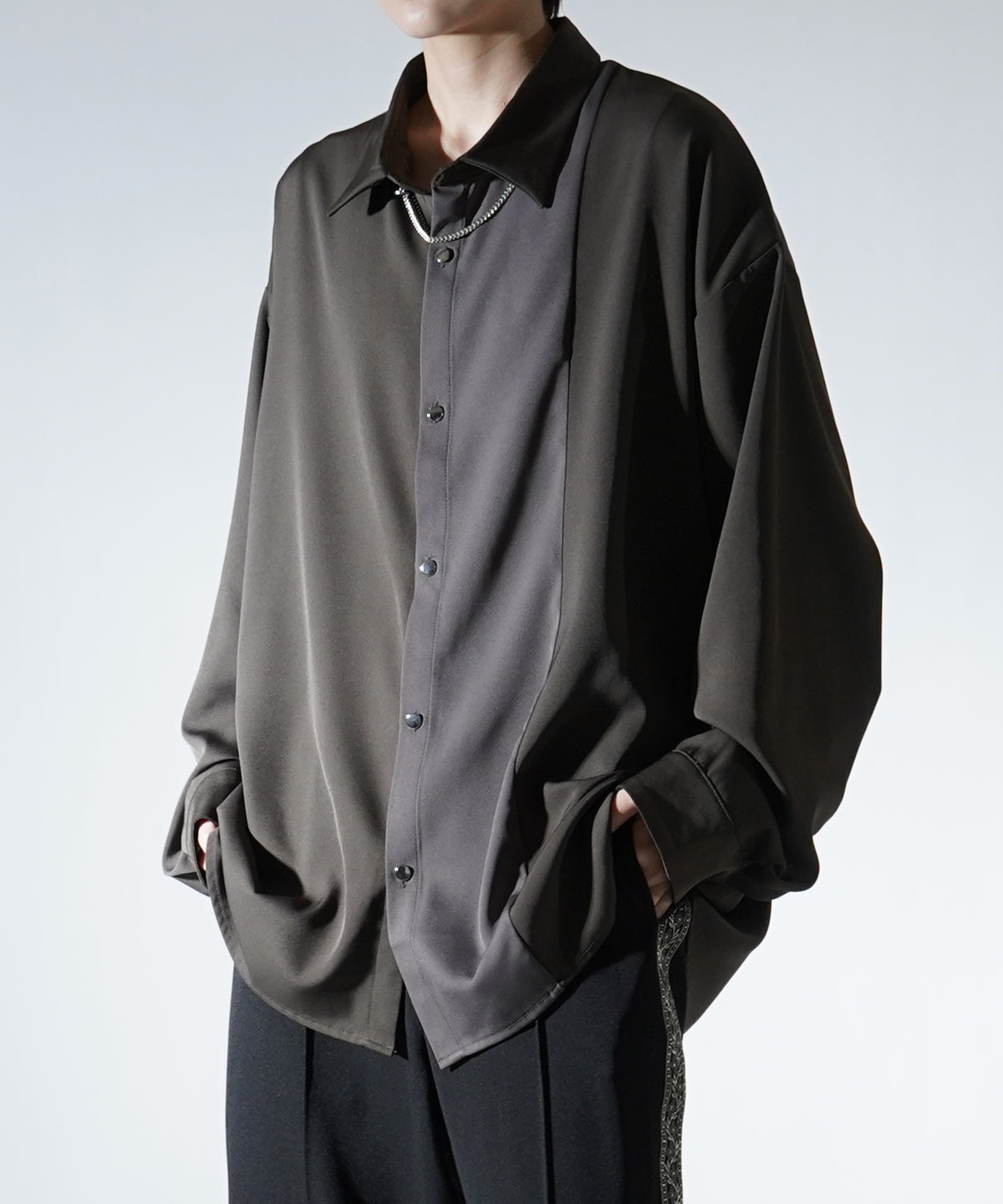 アシンメトリーキリカエ ドレープとろみ ビッグシルエット長袖シャツ