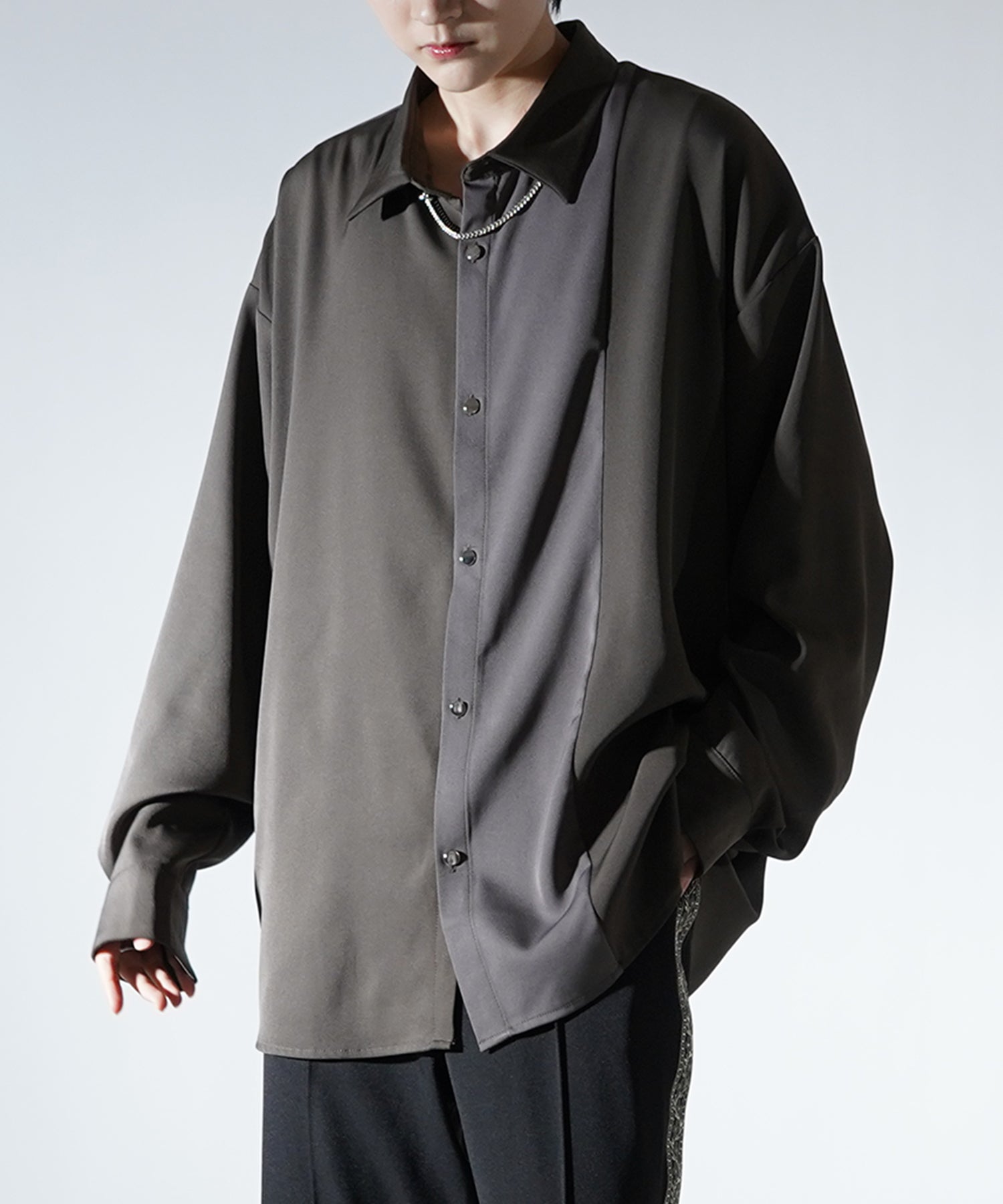 アシンメトリーキリカエ ドレープとろみ ビッグシルエット長袖シャツ