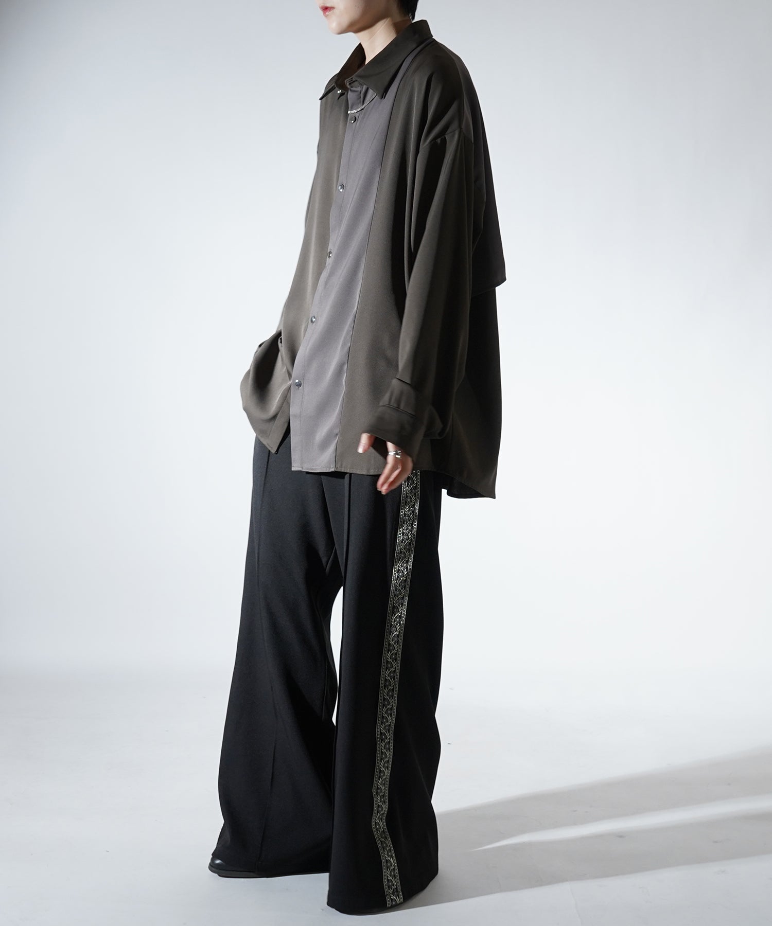 アシンメトリーキリカエ ドレープとろみ ビッグシルエット長袖シャツ