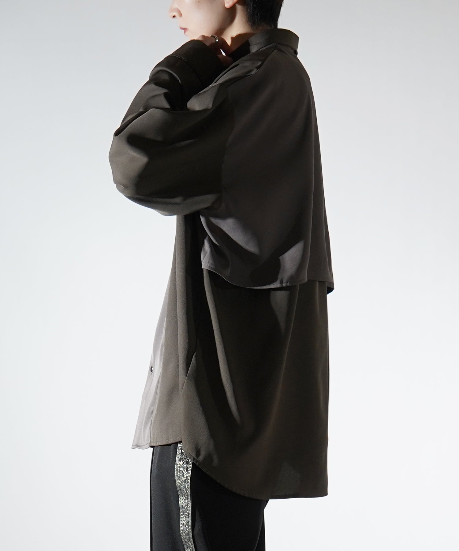 アシンメトリーキリカエ ドレープとろみ ビッグシルエット長袖シャツ