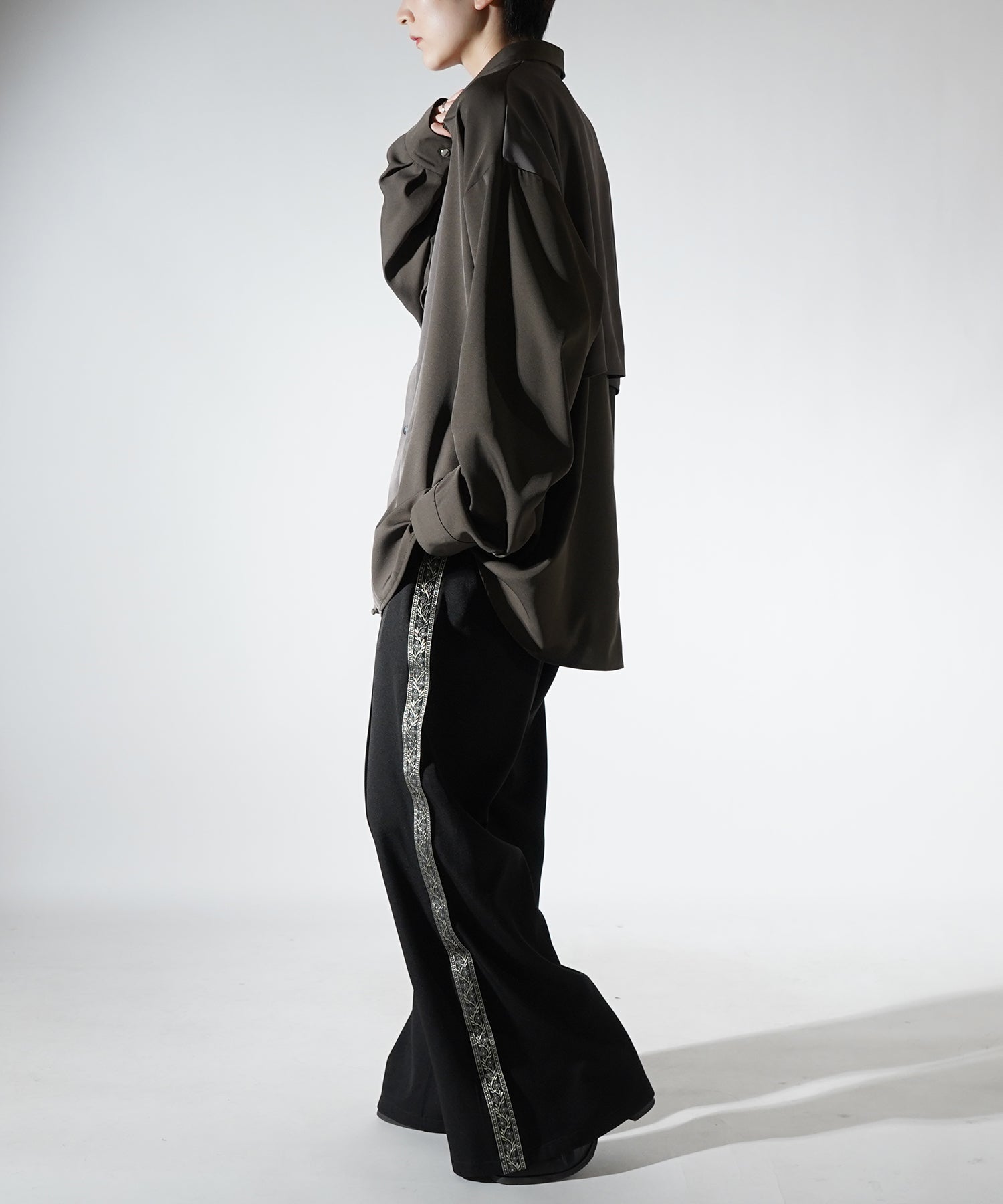 アシンメトリーキリカエ ドレープとろみ ビッグシルエット長袖シャツ