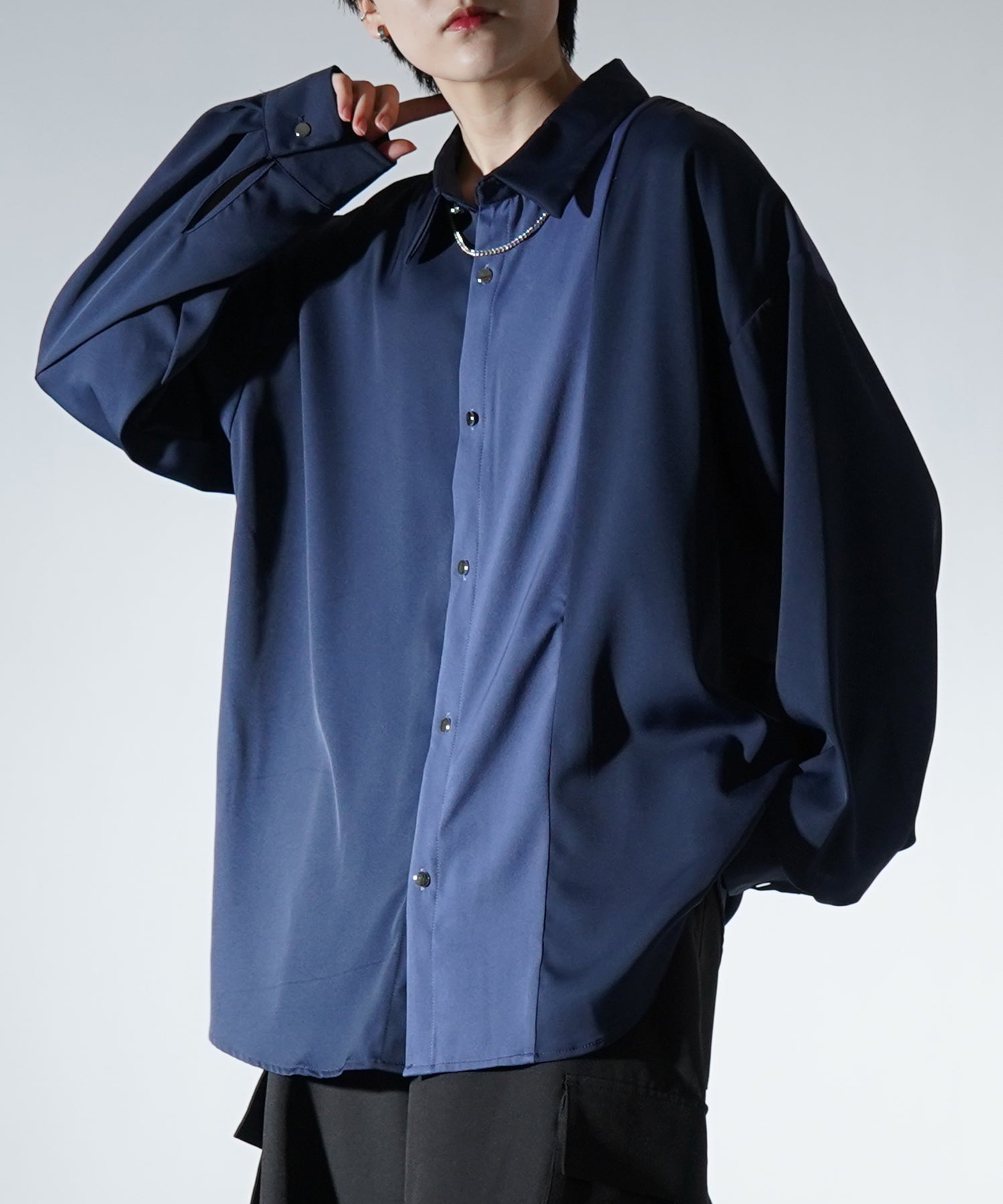 アシンメトリーキリカエ ドレープとろみ ビッグシルエット長袖シャツ