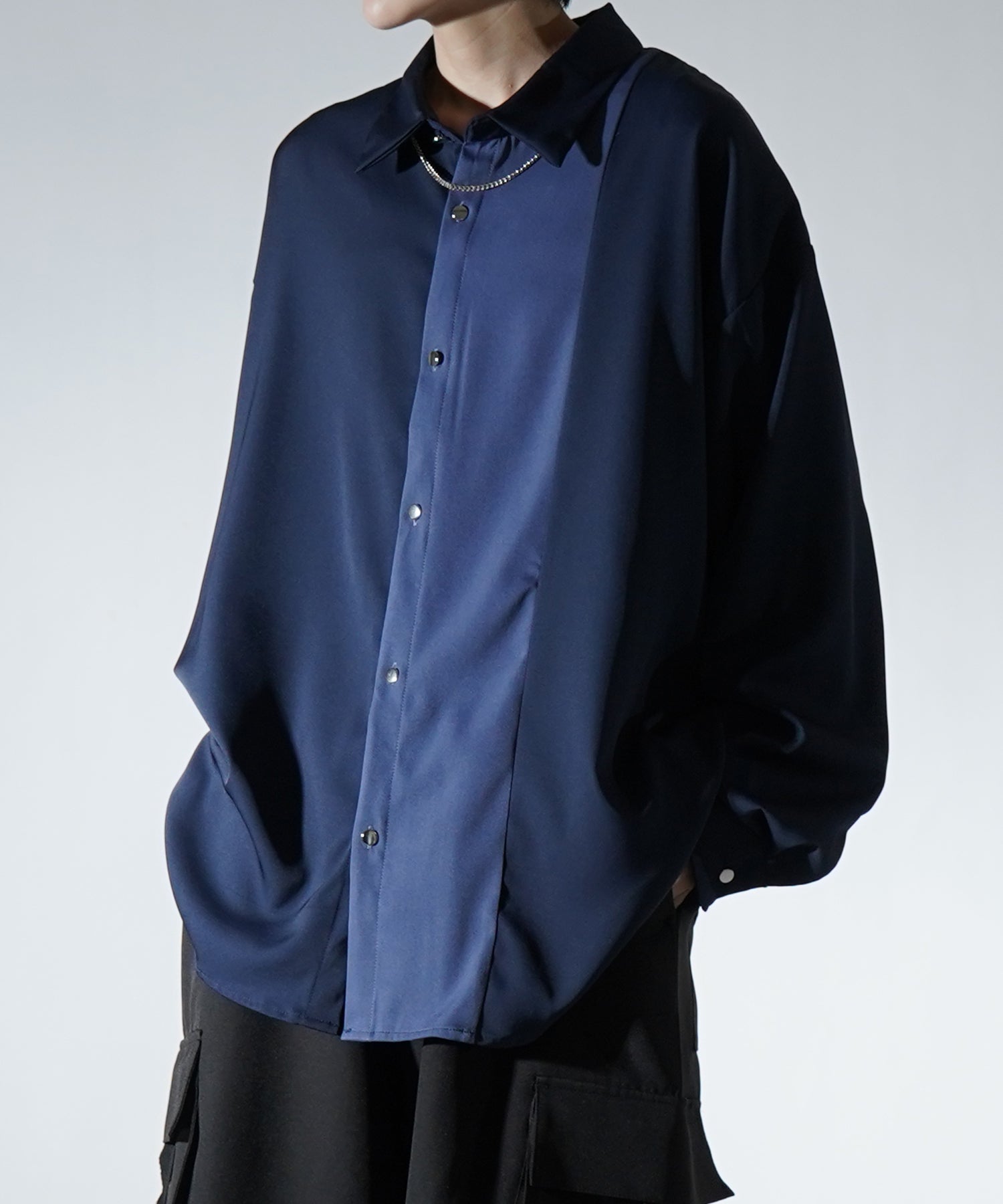 アシンメトリーキリカエ ドレープとろみ ビッグシルエット長袖シャツ