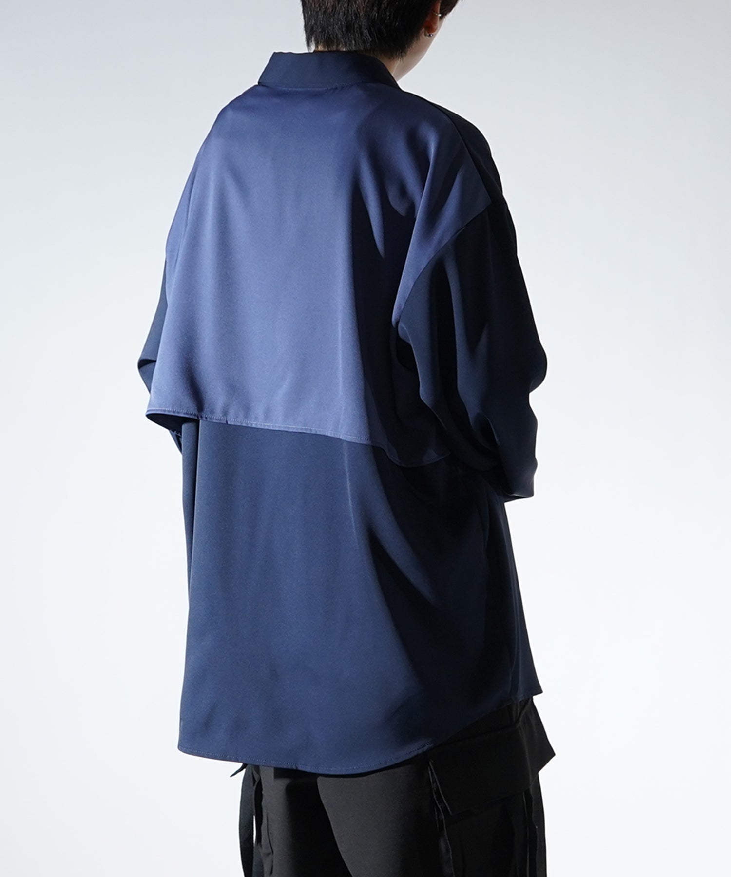 アシンメトリーキリカエ ドレープとろみ ビッグシルエット長袖シャツ