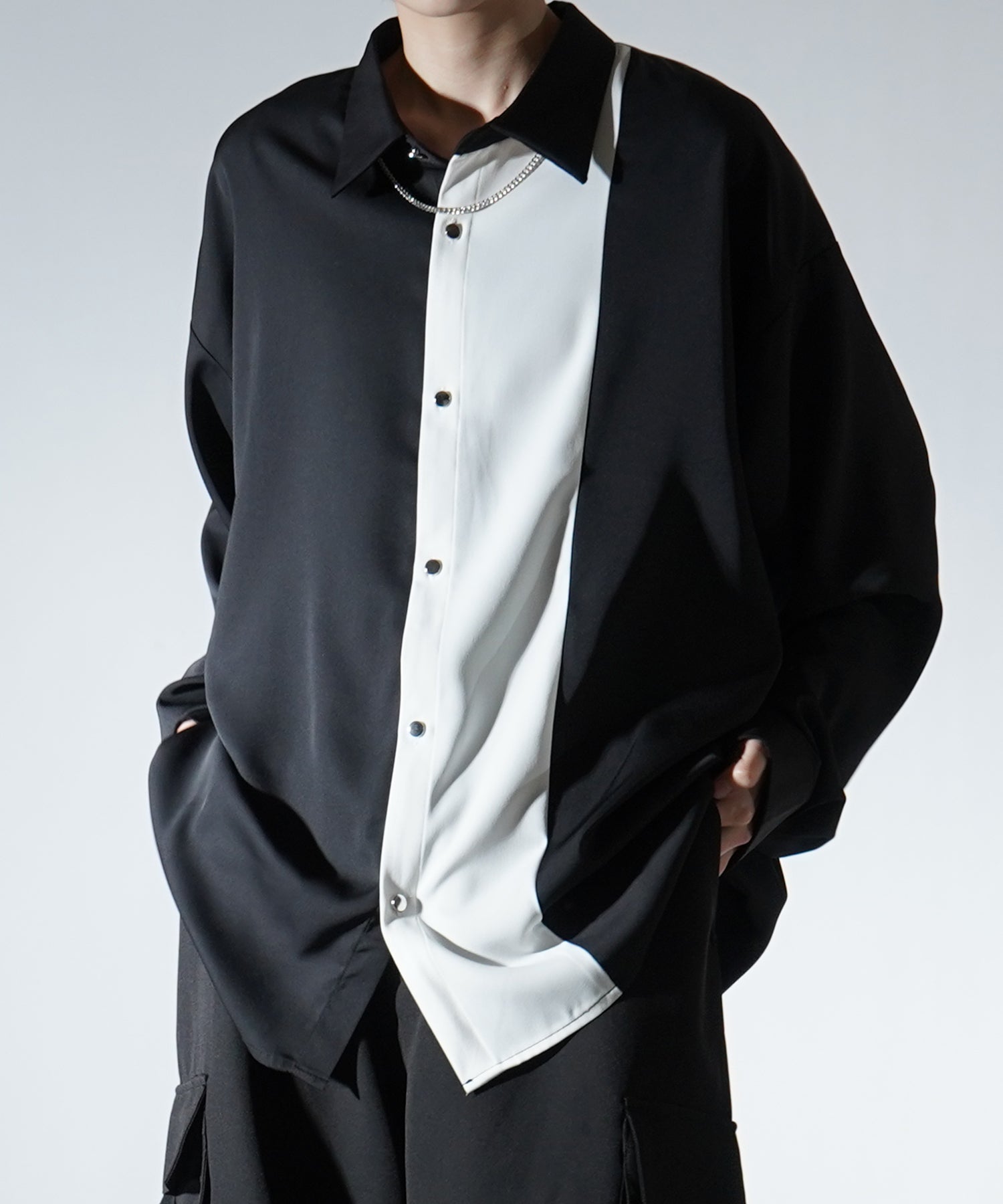 アシンメトリーキリカエ ドレープとろみ ビッグシルエット長袖シャツ