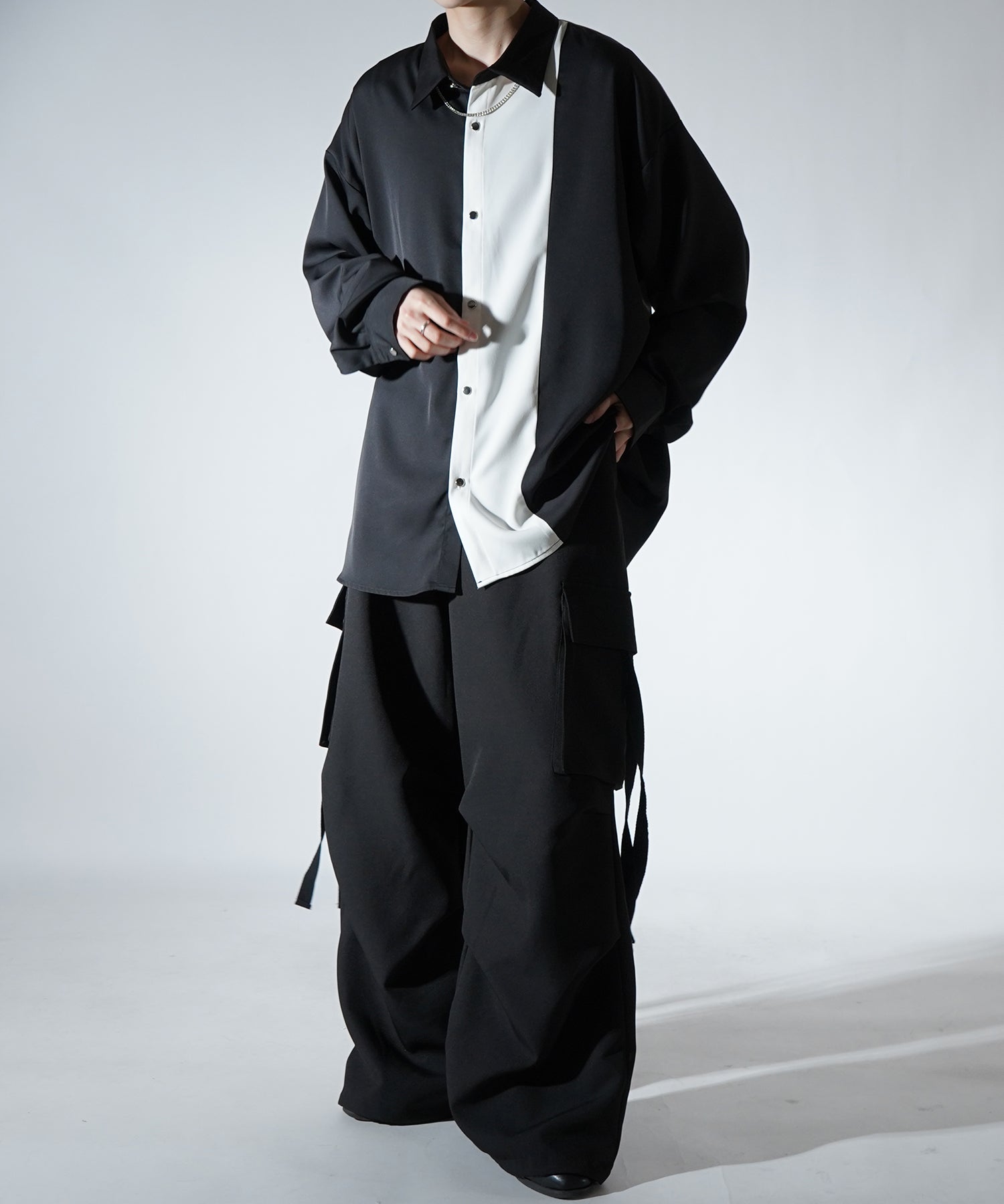 アシンメトリーキリカエ ドレープとろみ ビッグシルエット長袖シャツ