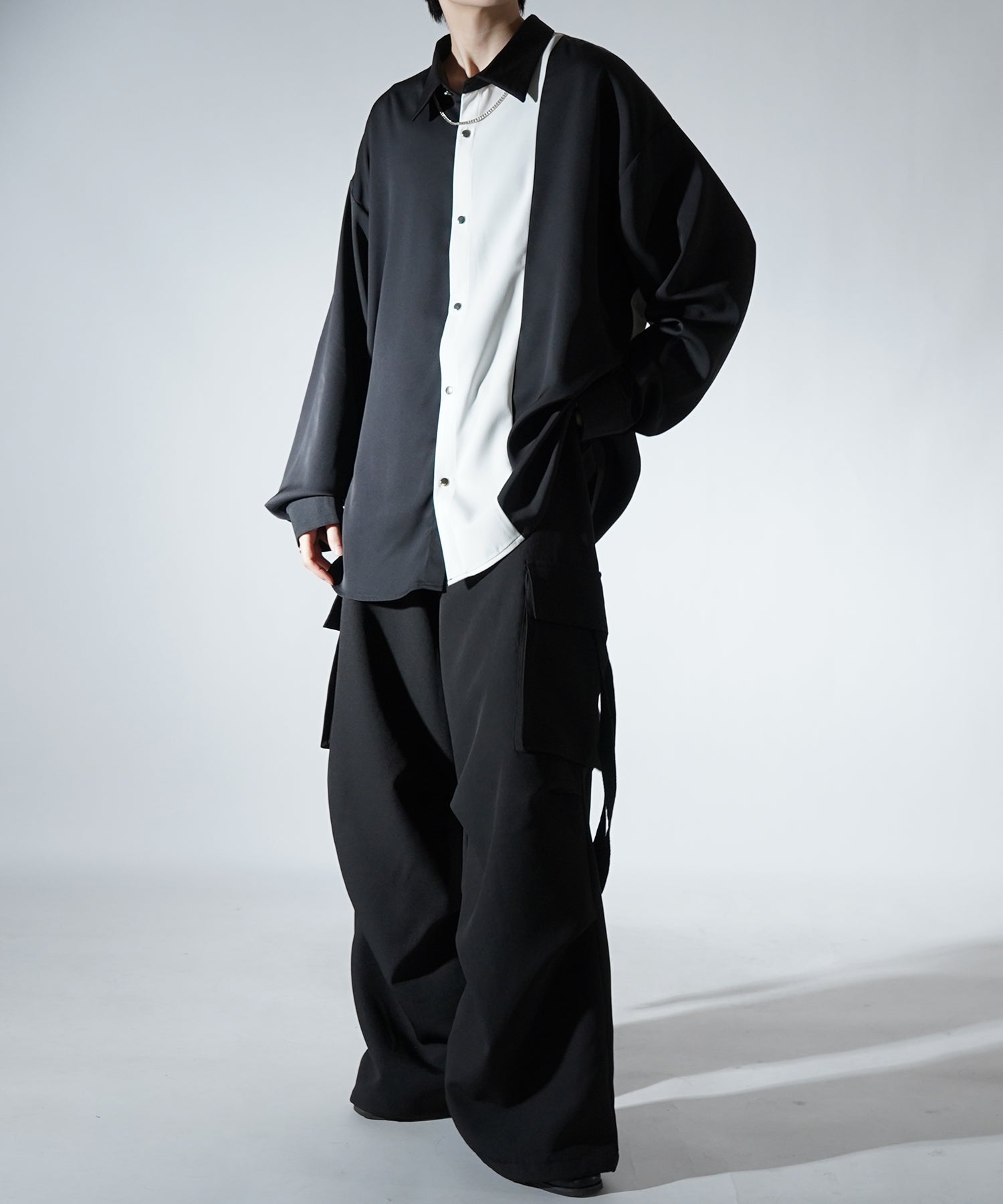 アシンメトリーキリカエ ドレープとろみ ビッグシルエット長袖シャツ