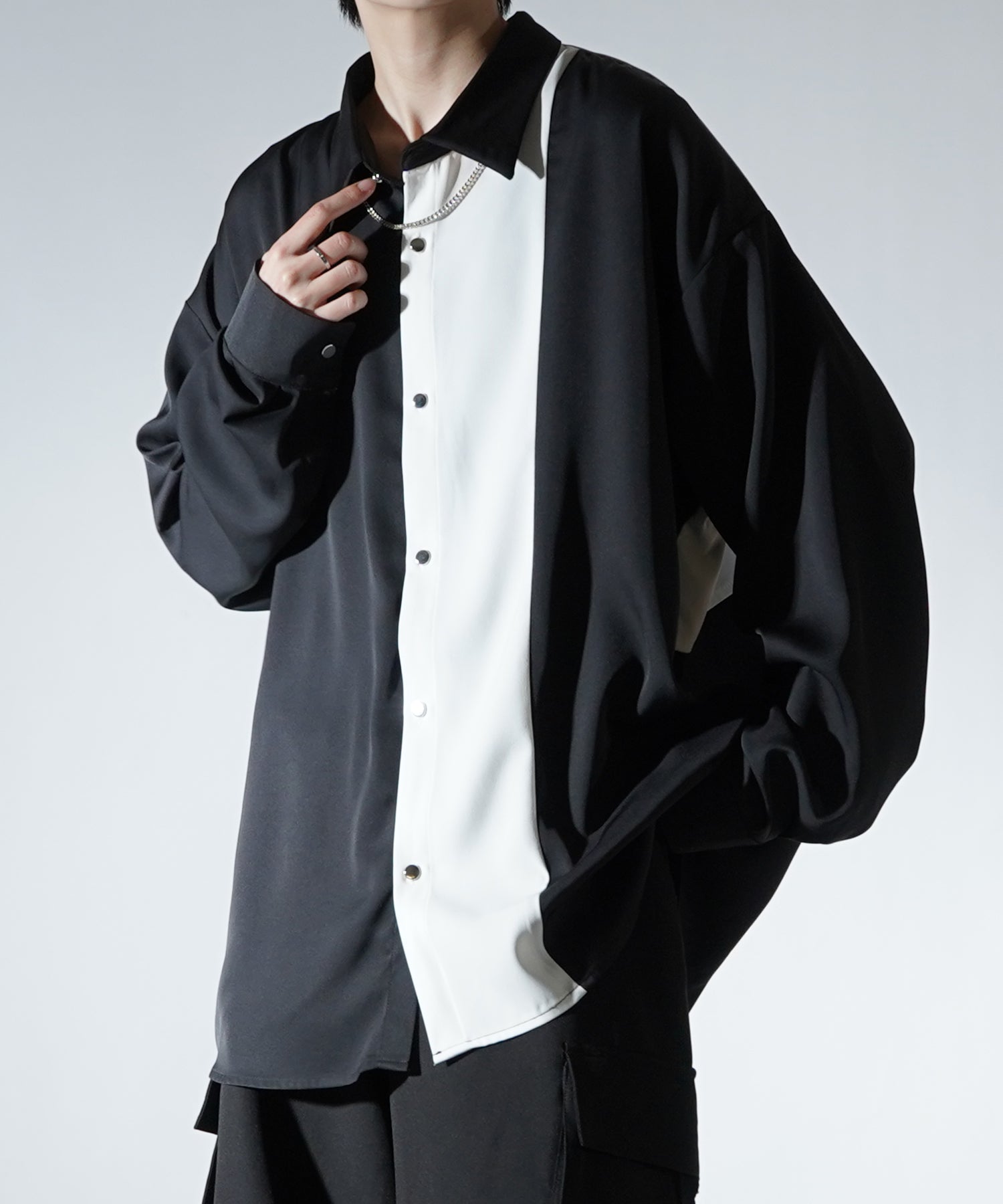 アシンメトリーキリカエ ドレープとろみ ビッグシルエット長袖シャツ