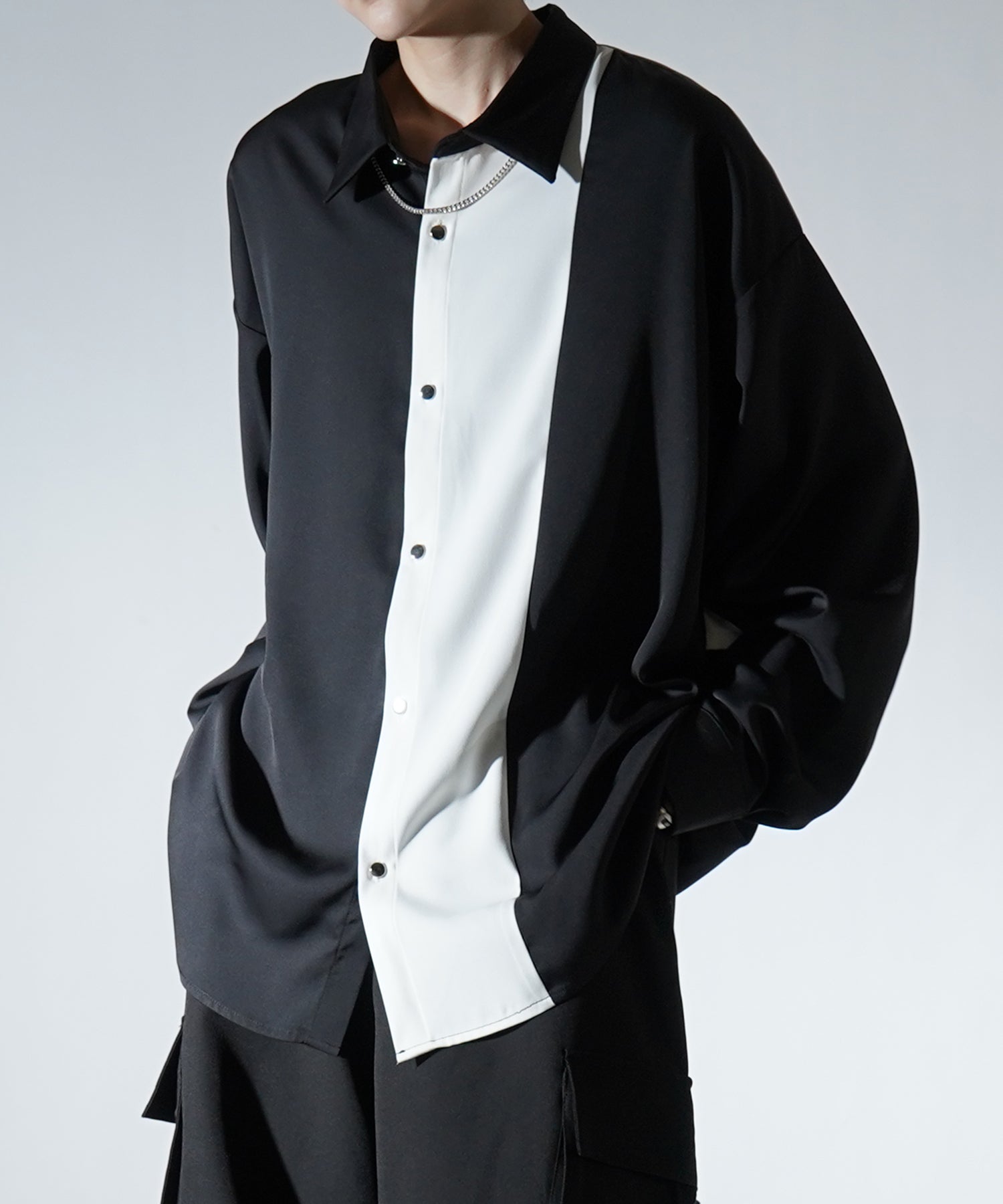 アシンメトリーキリカエ ドレープとろみ ビッグシルエット長袖シャツ