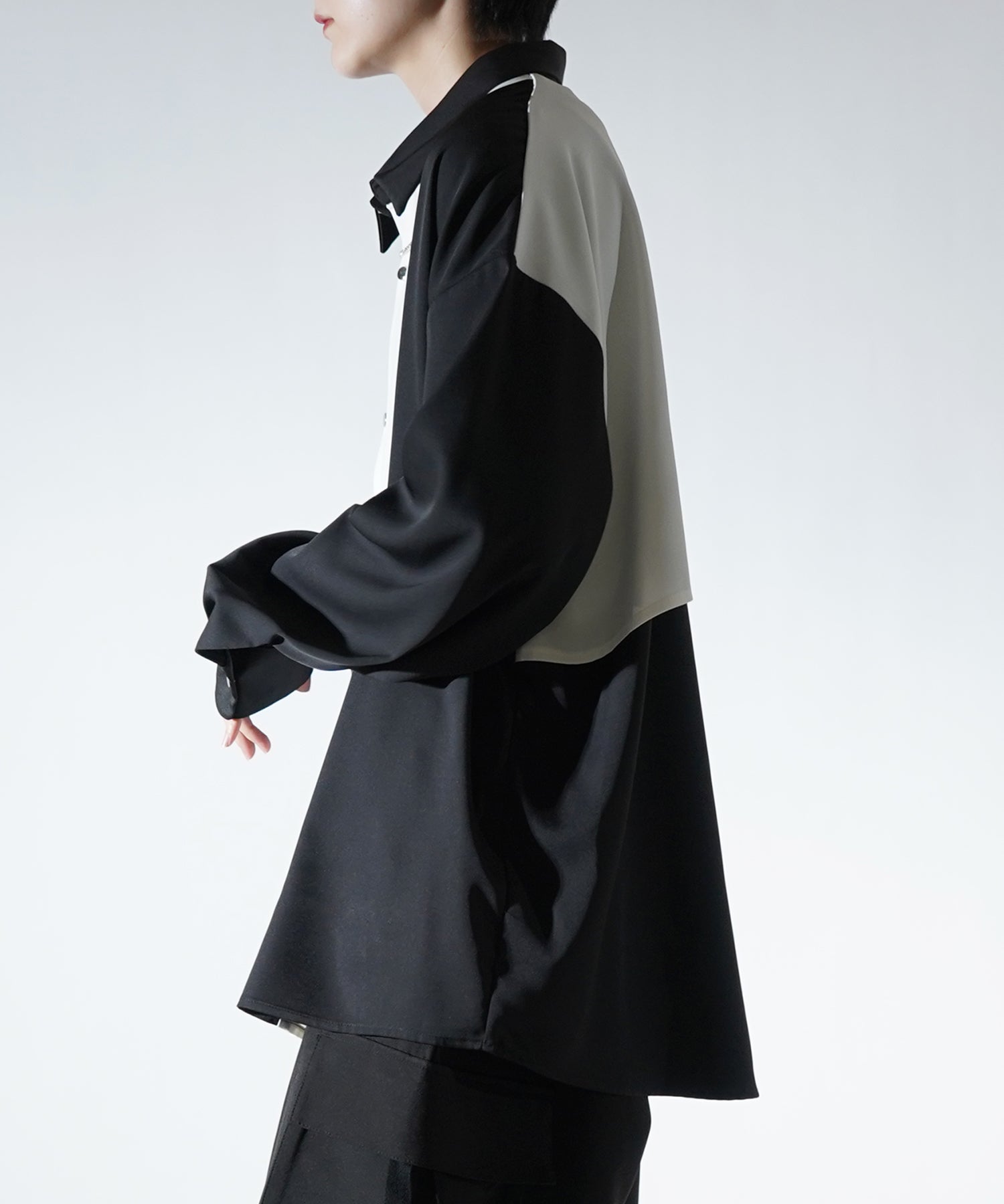 アシンメトリーキリカエ ドレープとろみ ビッグシルエット長袖シャツ