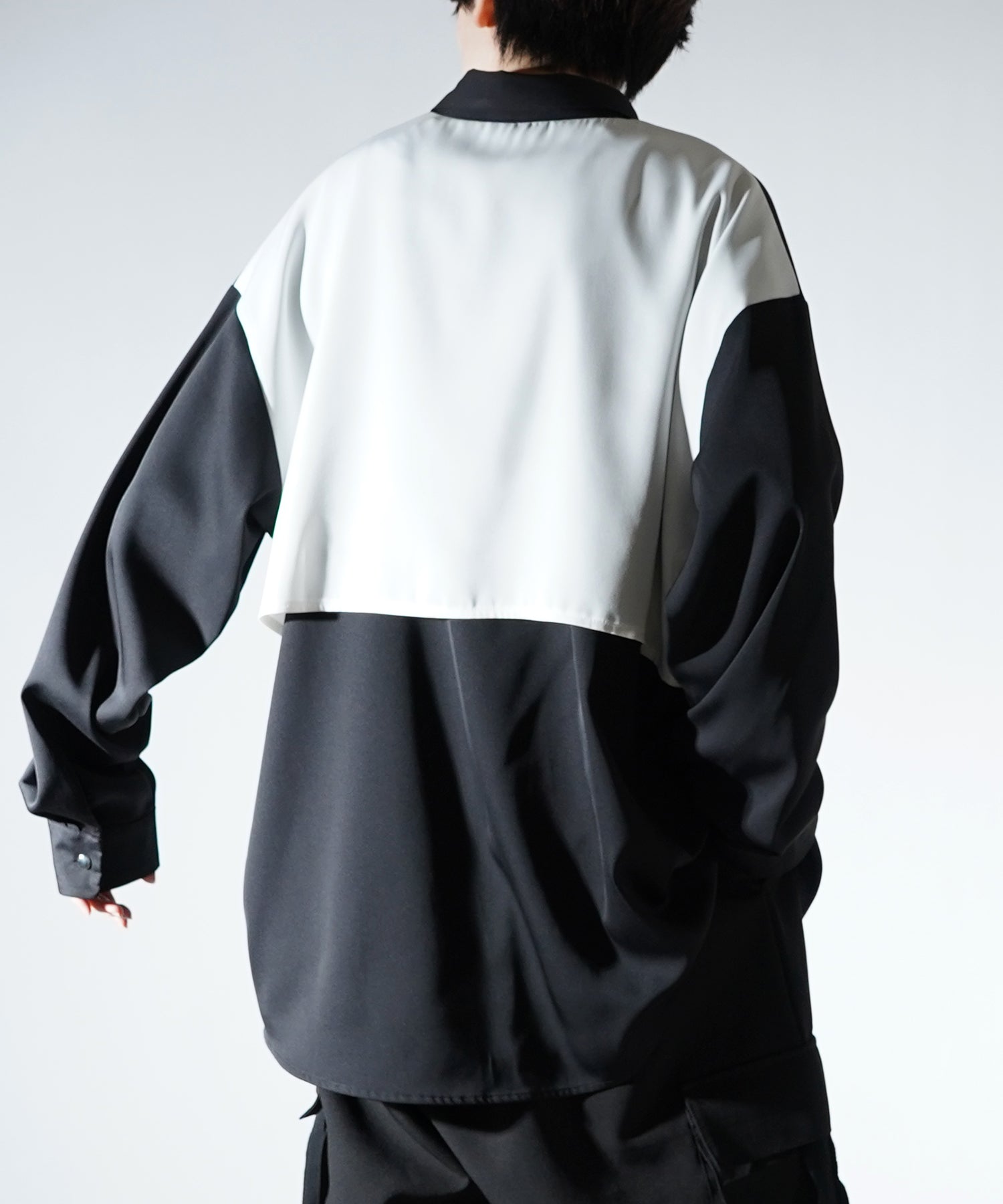 アシンメトリーキリカエ ドレープとろみ ビッグシルエット長袖シャツ