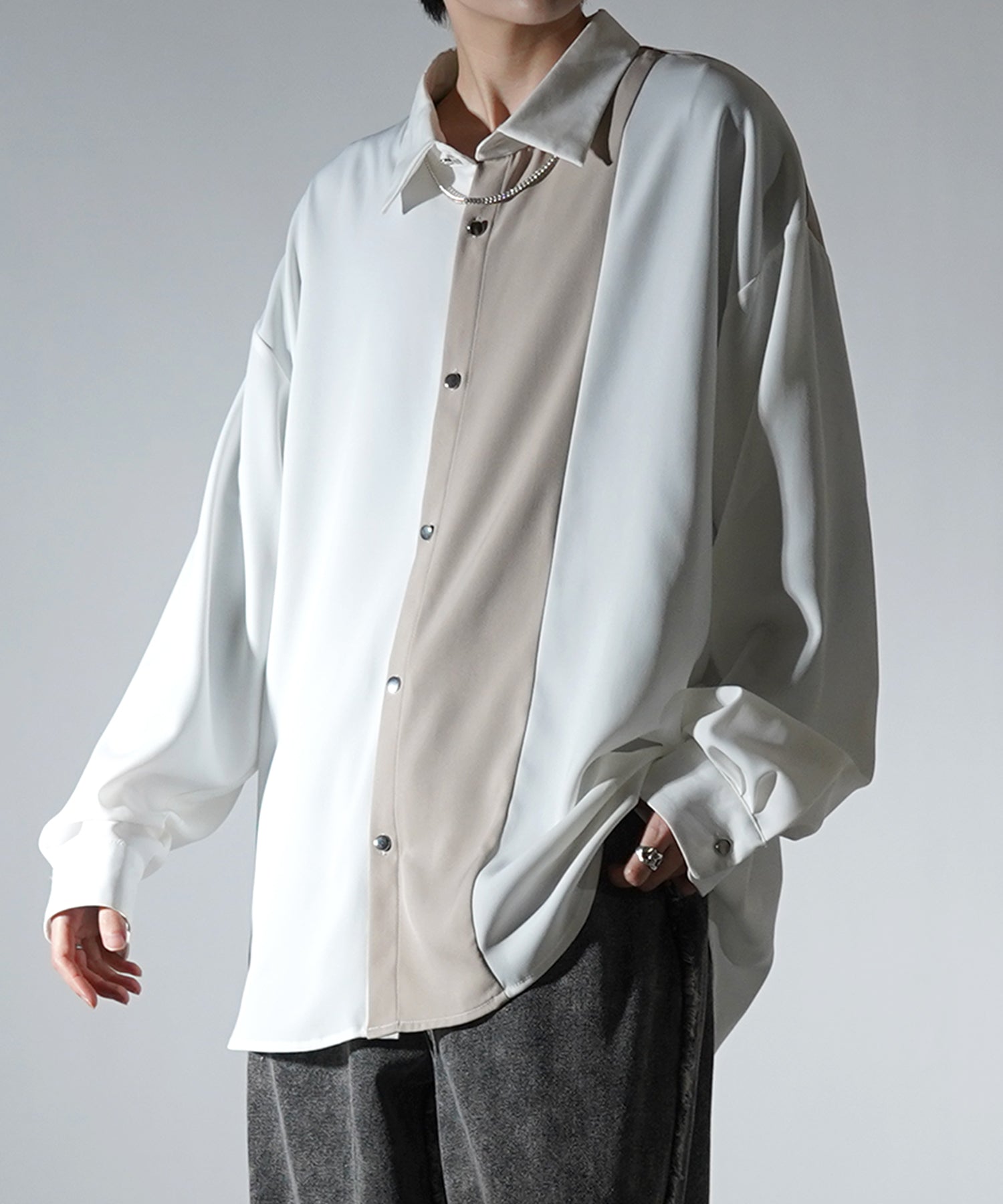 アシンメトリーキリカエ ドレープとろみ ビッグシルエット長袖シャツ