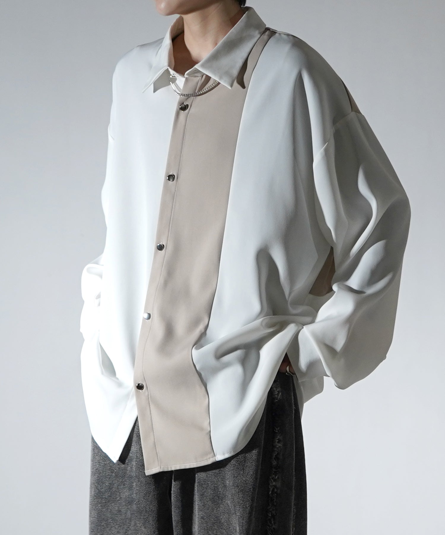 アシンメトリーキリカエ ドレープとろみ ビッグシルエット長袖シャツ