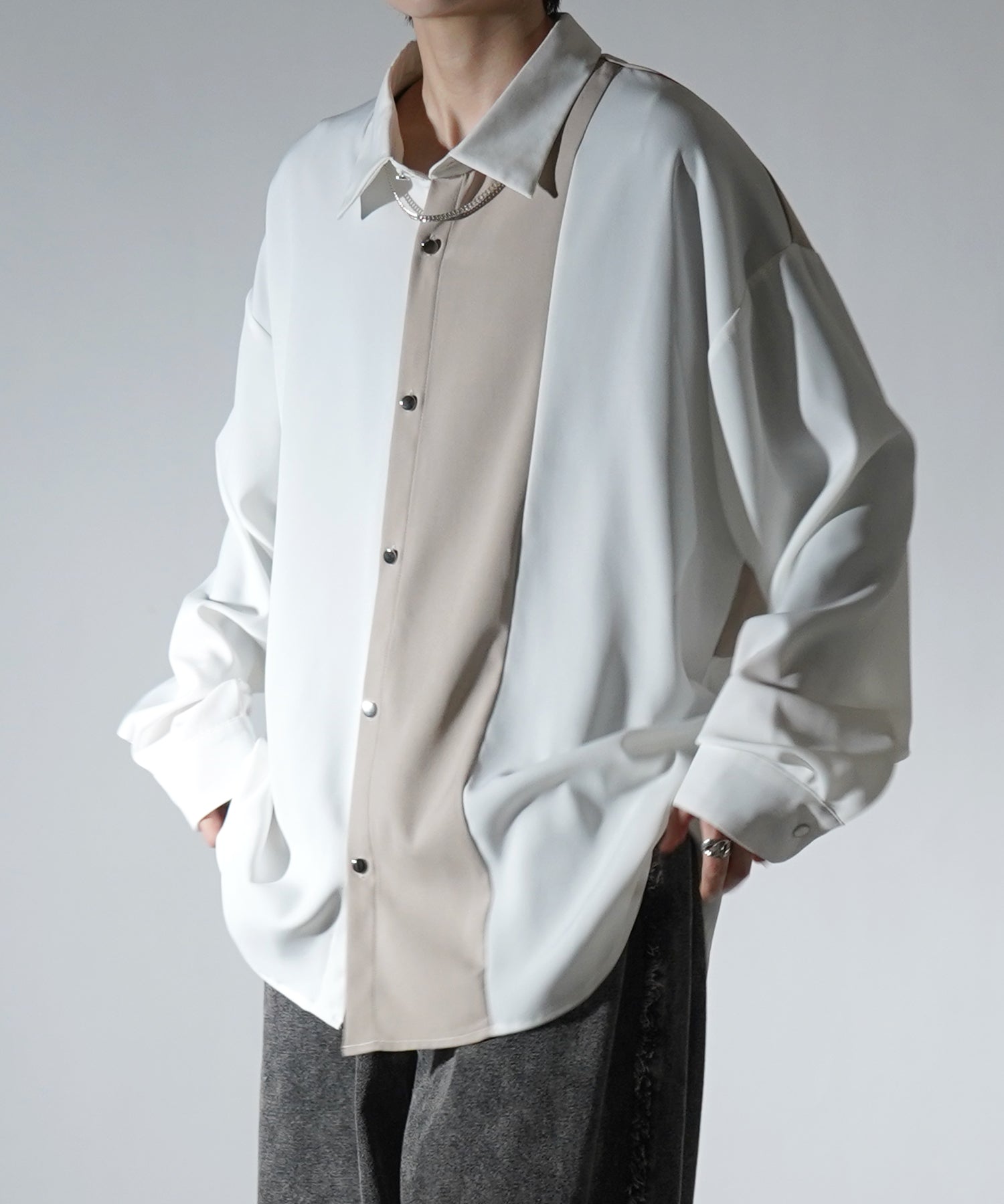 アシンメトリーキリカエ ドレープとろみ ビッグシルエット長袖シャツ