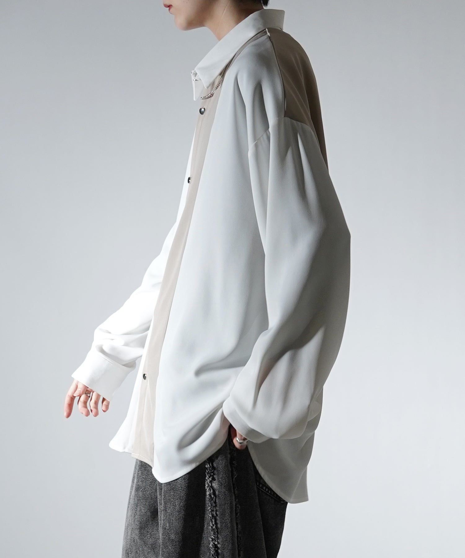 アシンメトリーキリカエ ドレープとろみ ビッグシルエット長袖シャツ
