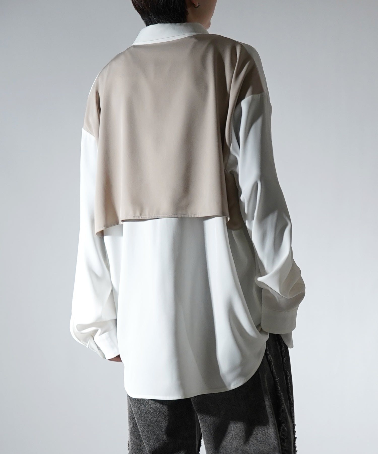 アシンメトリーキリカエ ドレープとろみ ビッグシルエット長袖シャツ