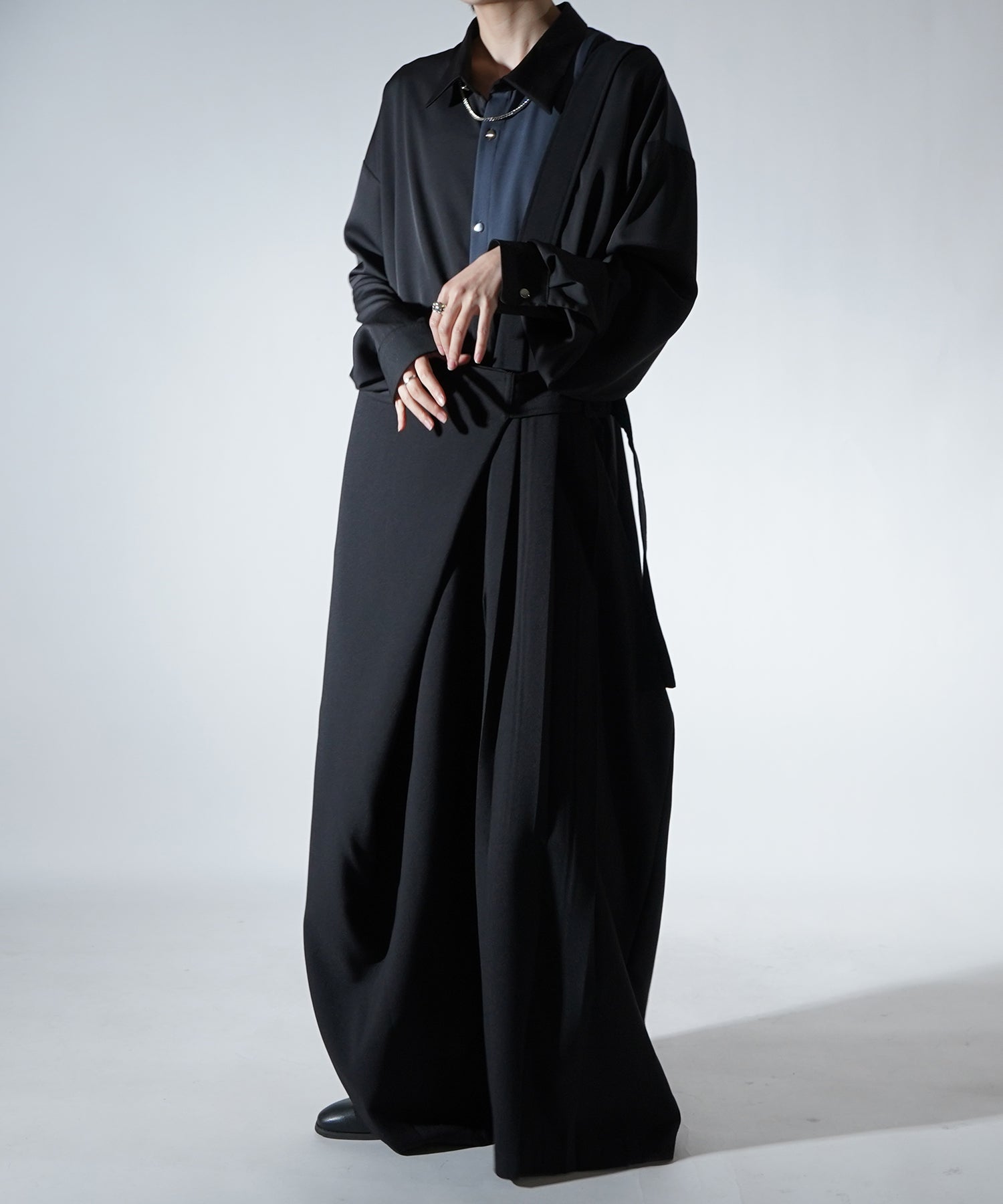 アシンメトリーキリカエ ドレープとろみ ビッグシルエット長袖シャツ