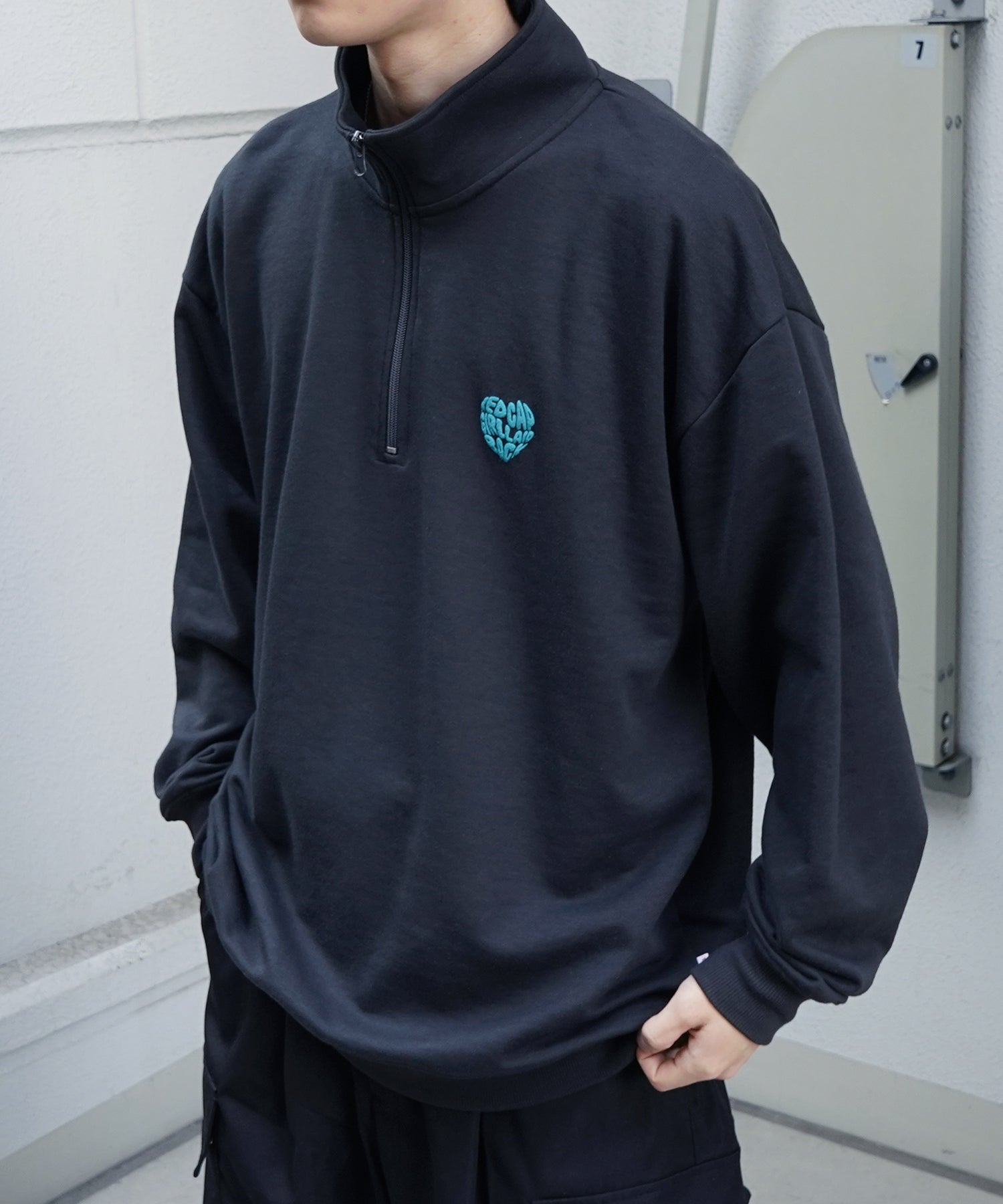 【RED CAP GIRL】24SS ビッグシルエット バックプリント ハーフジッププルオーバースウェット