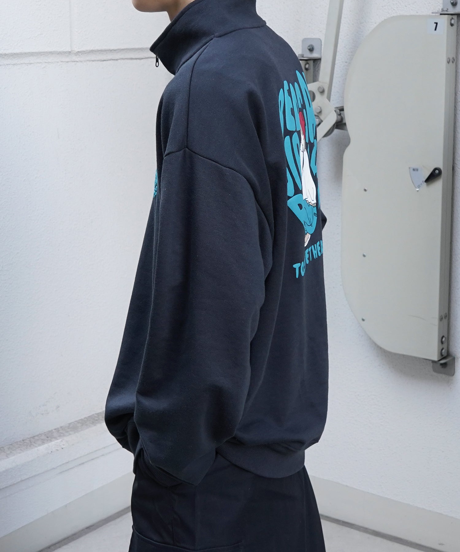 【RED CAP GIRL】24SS ビッグシルエット バックプリント ハーフジッププルオーバースウェット