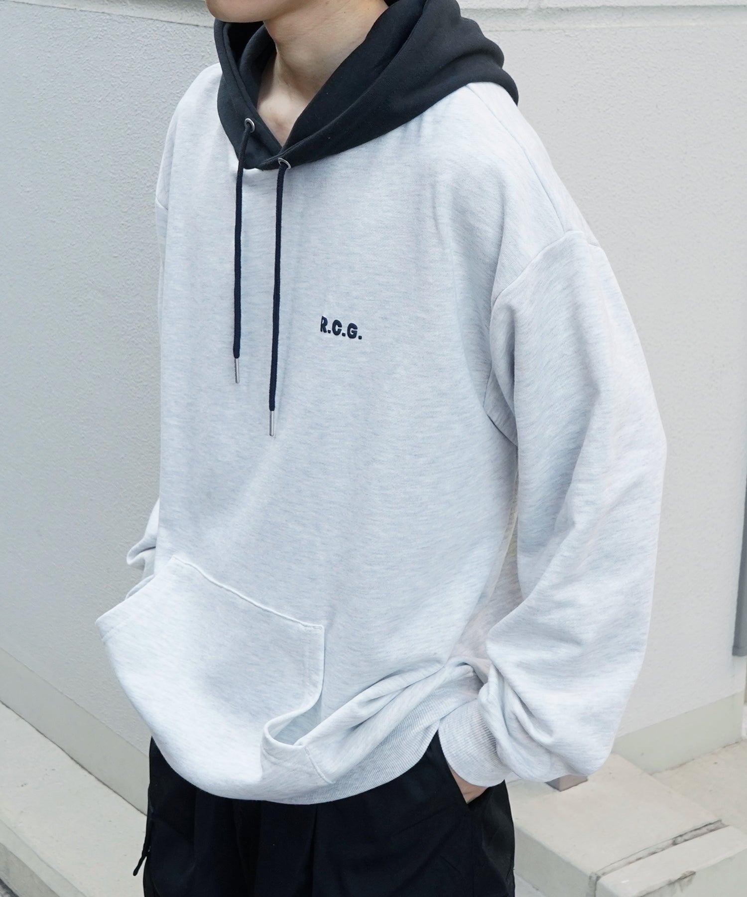【RED CAP GIRL】24SS ビッグシルエット フロント発泡プリントプルオーバーパーカー