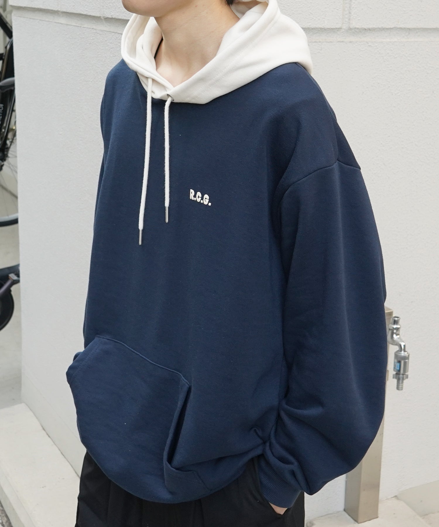 【RED CAP GIRL】24SS ビッグシルエット フロント発泡プリントプルオーバーパーカー